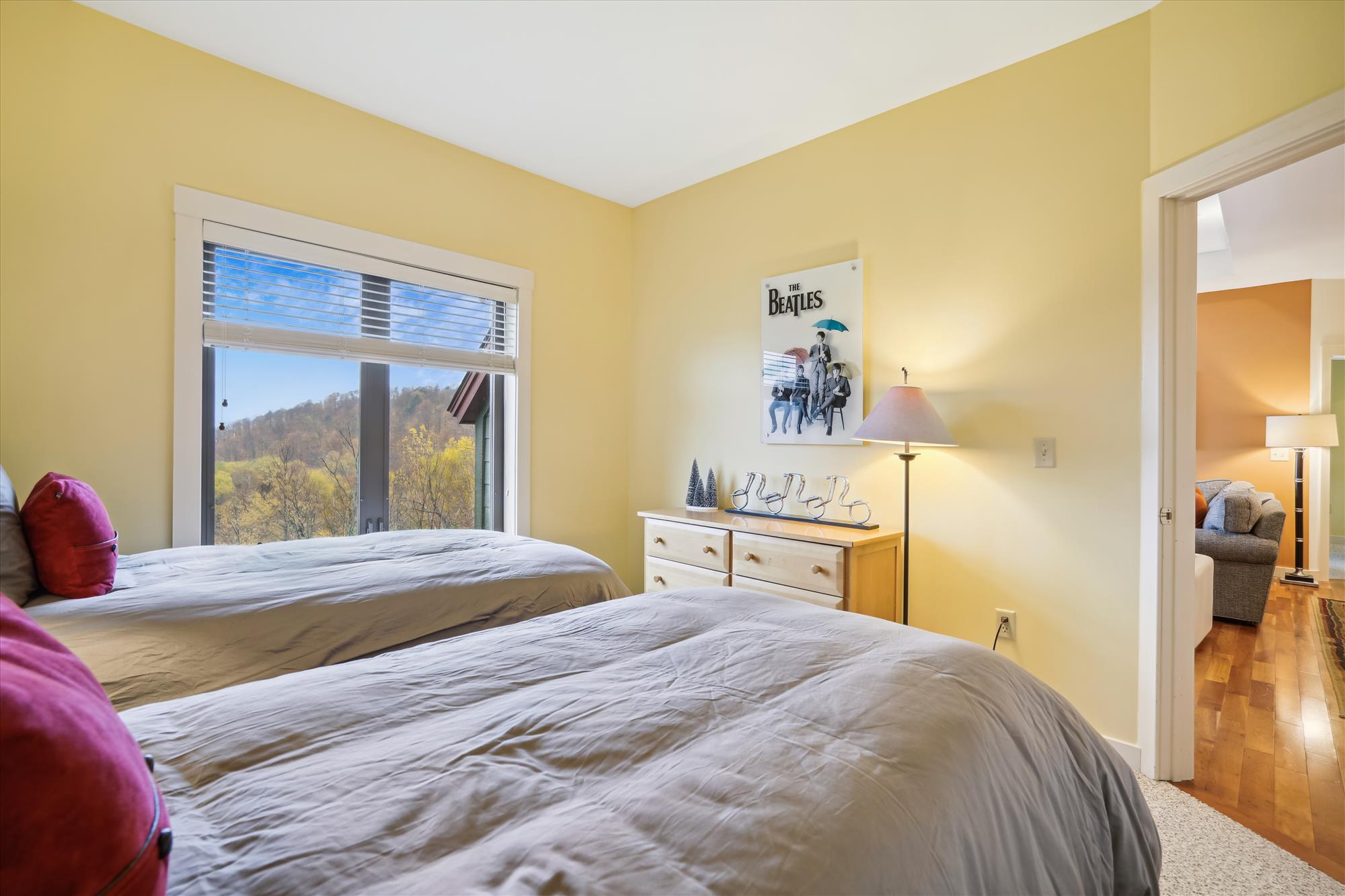 Twin Room with Scenic Views