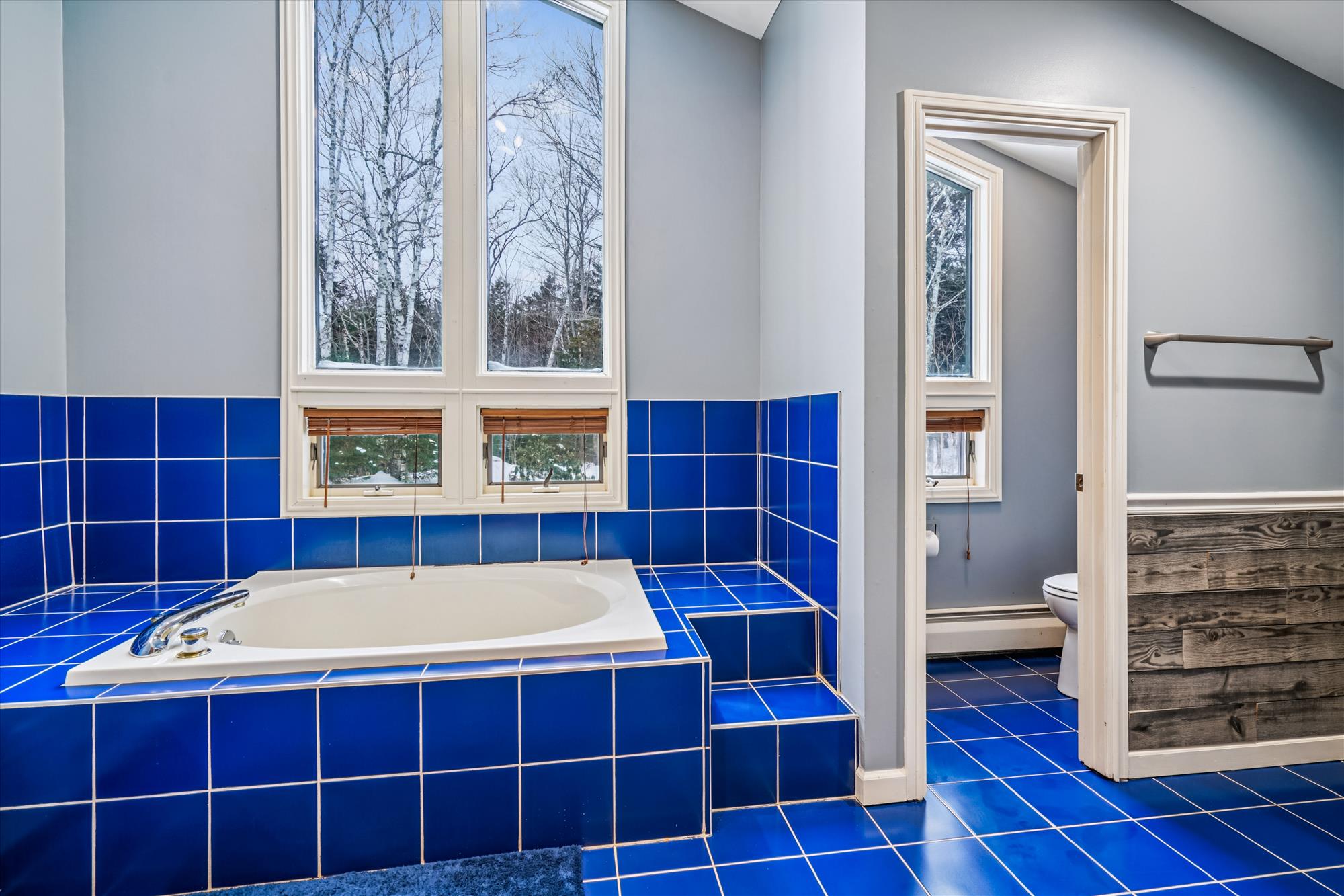 Bathroom with Soaking Tub