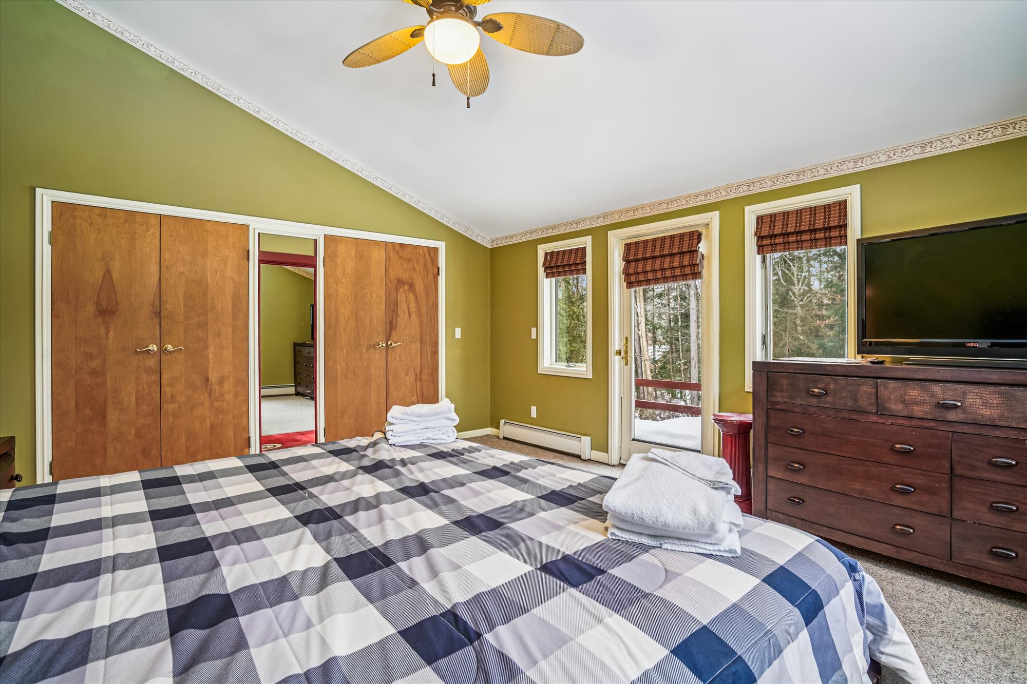 Bedroom with TV and Ample Storage