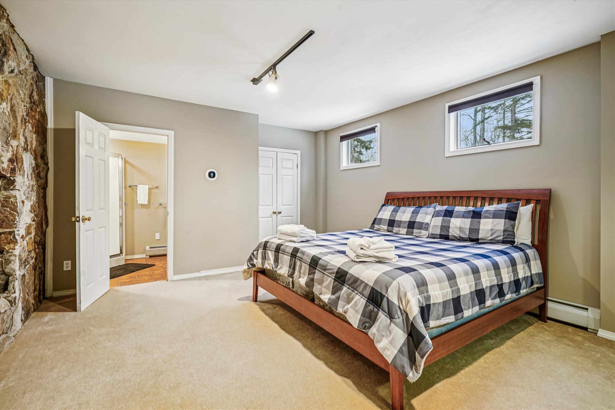 Bedroom with Ensuite Access