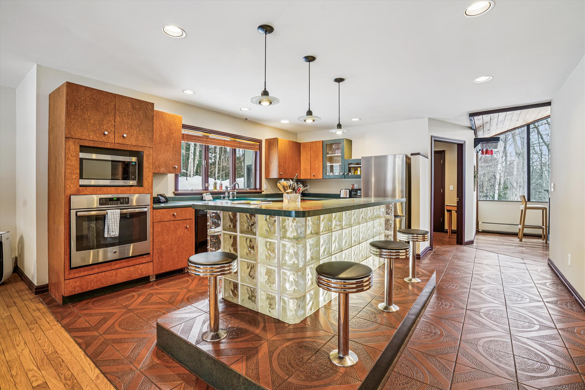 Open Kitchen with Breakfast Bar