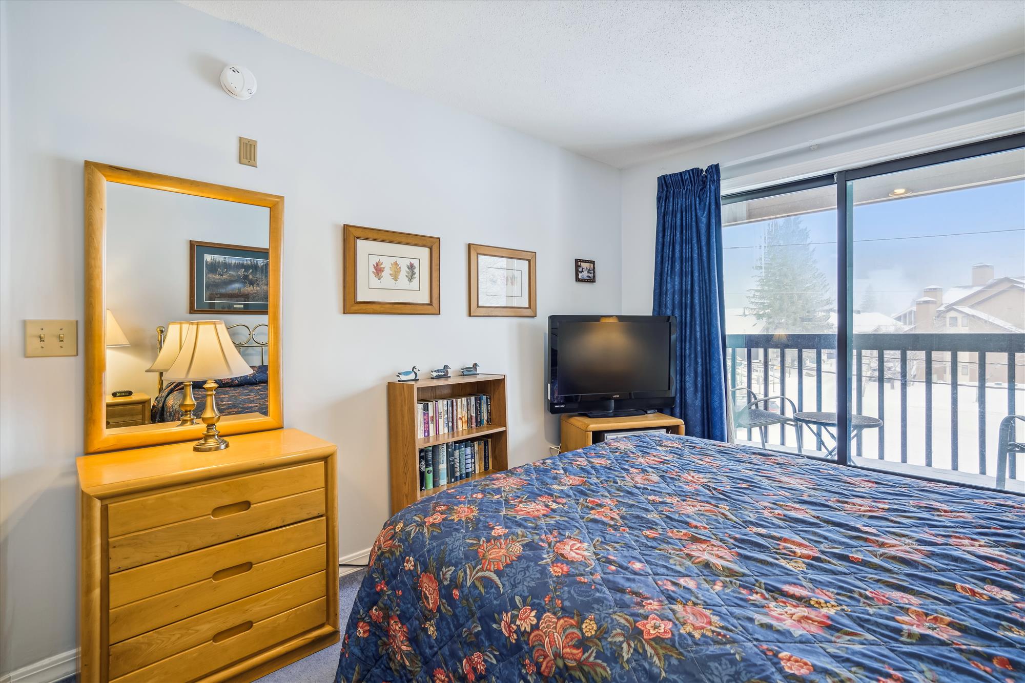 Bedroom with Balcony Access