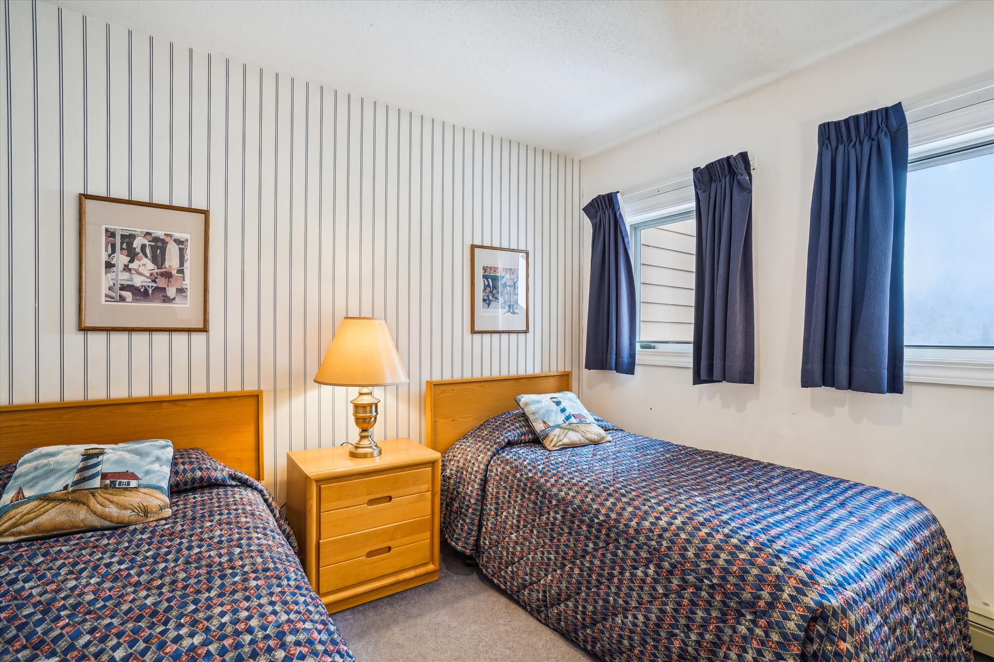 Cozy Twin Bedroom