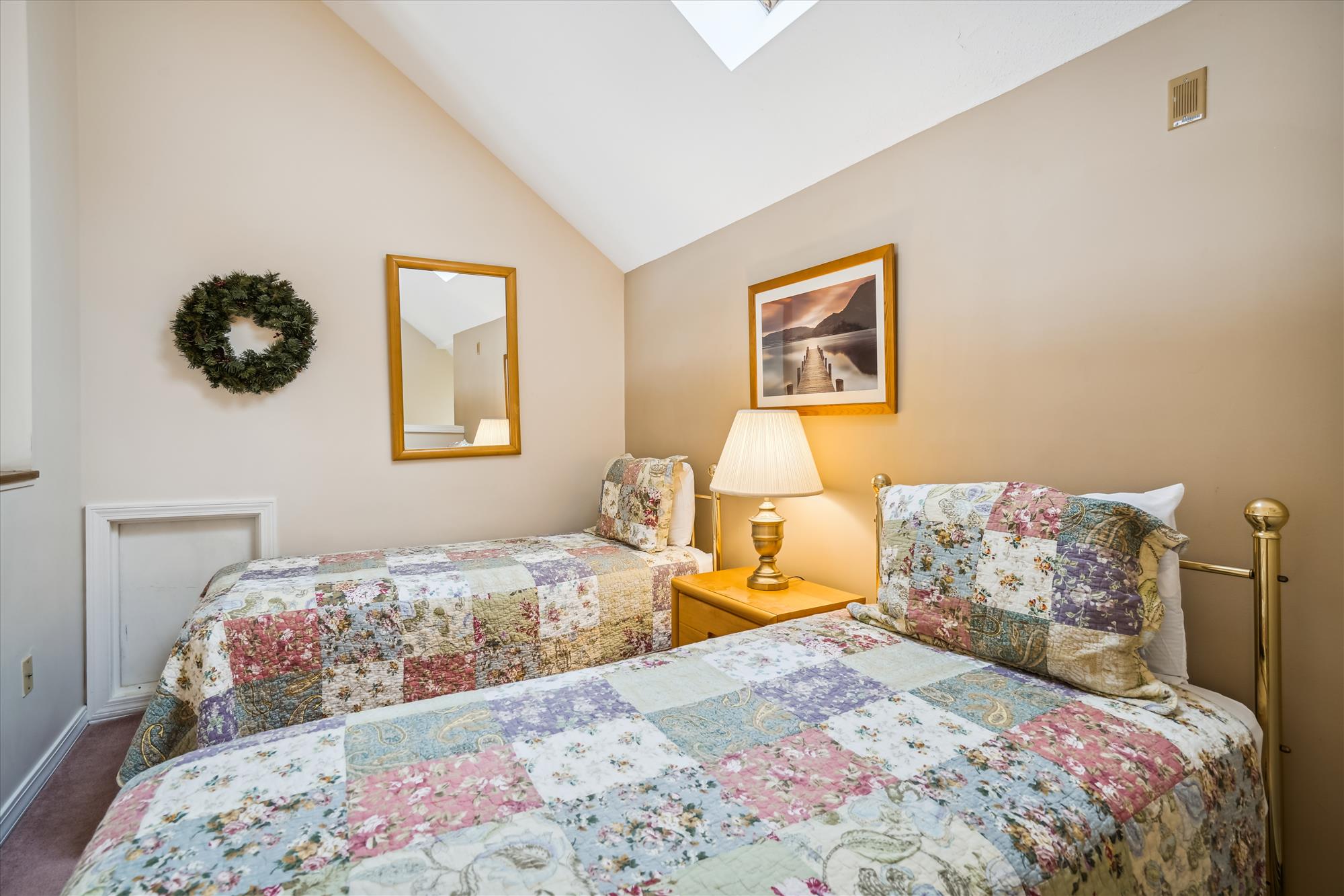 Cozy Twin Bedroom