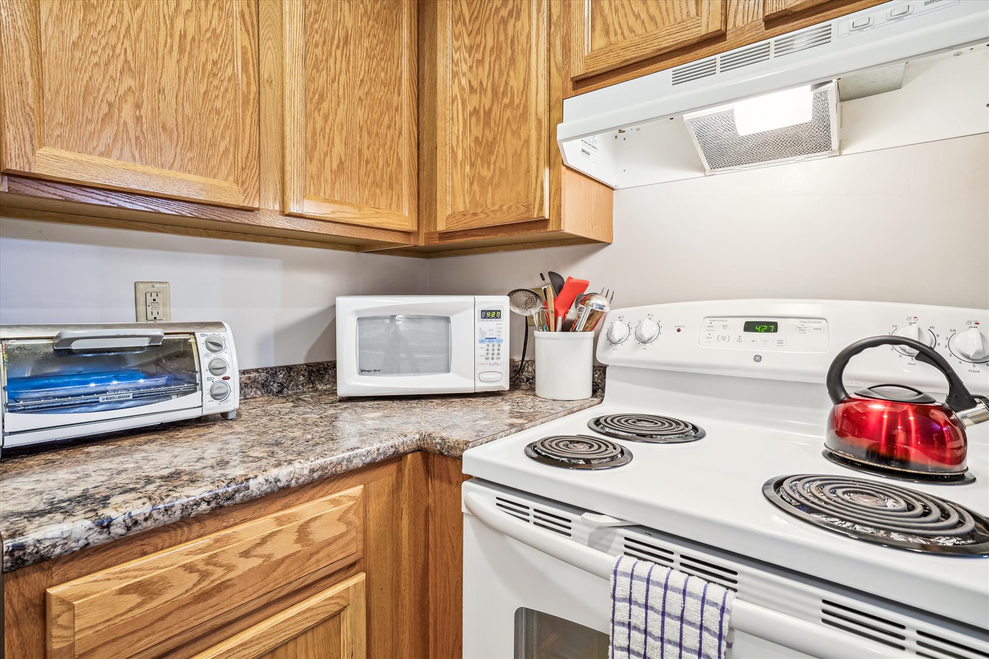 Kitchen with Breakfast Bar