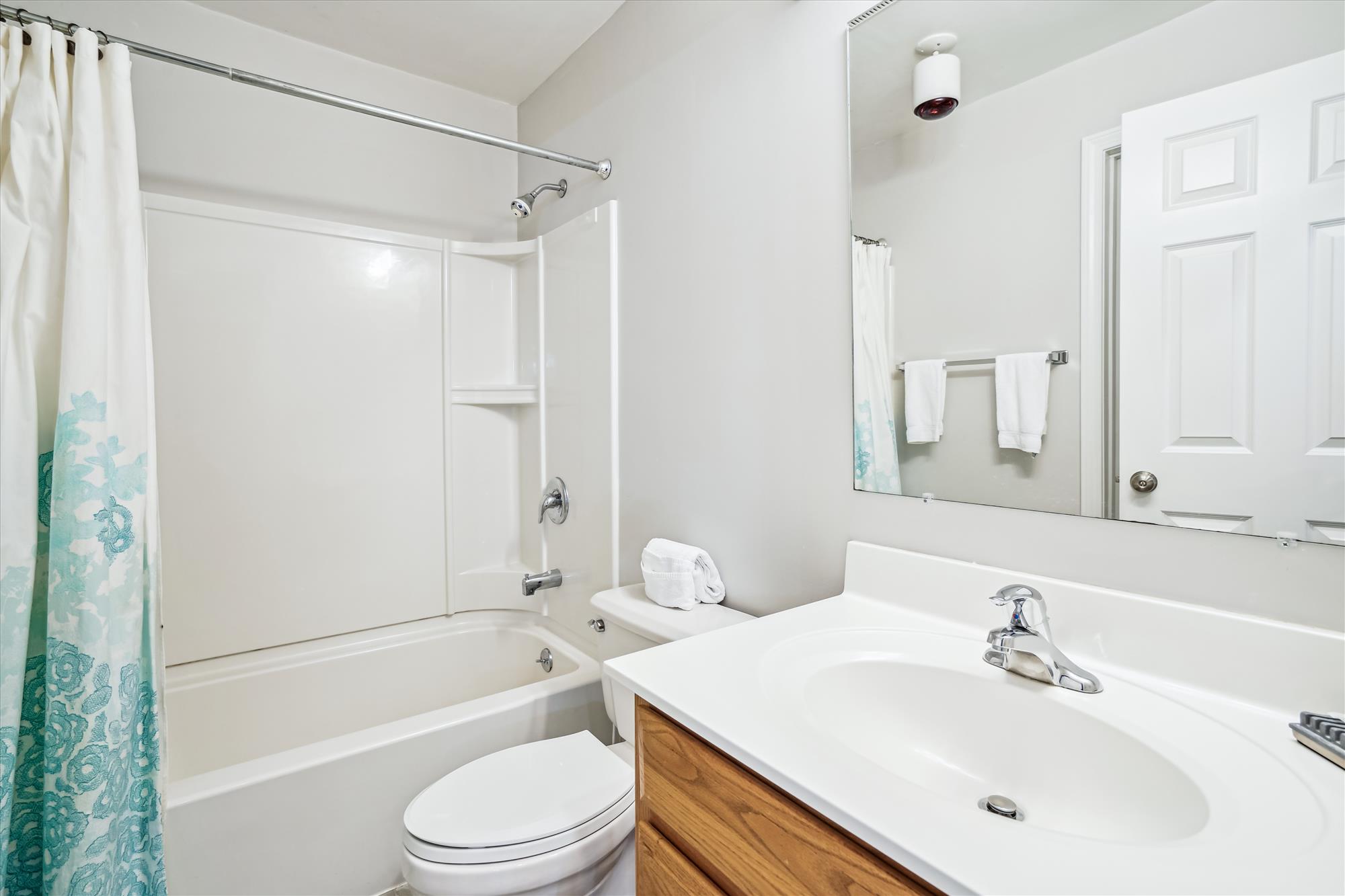 Full Guest Bathroom