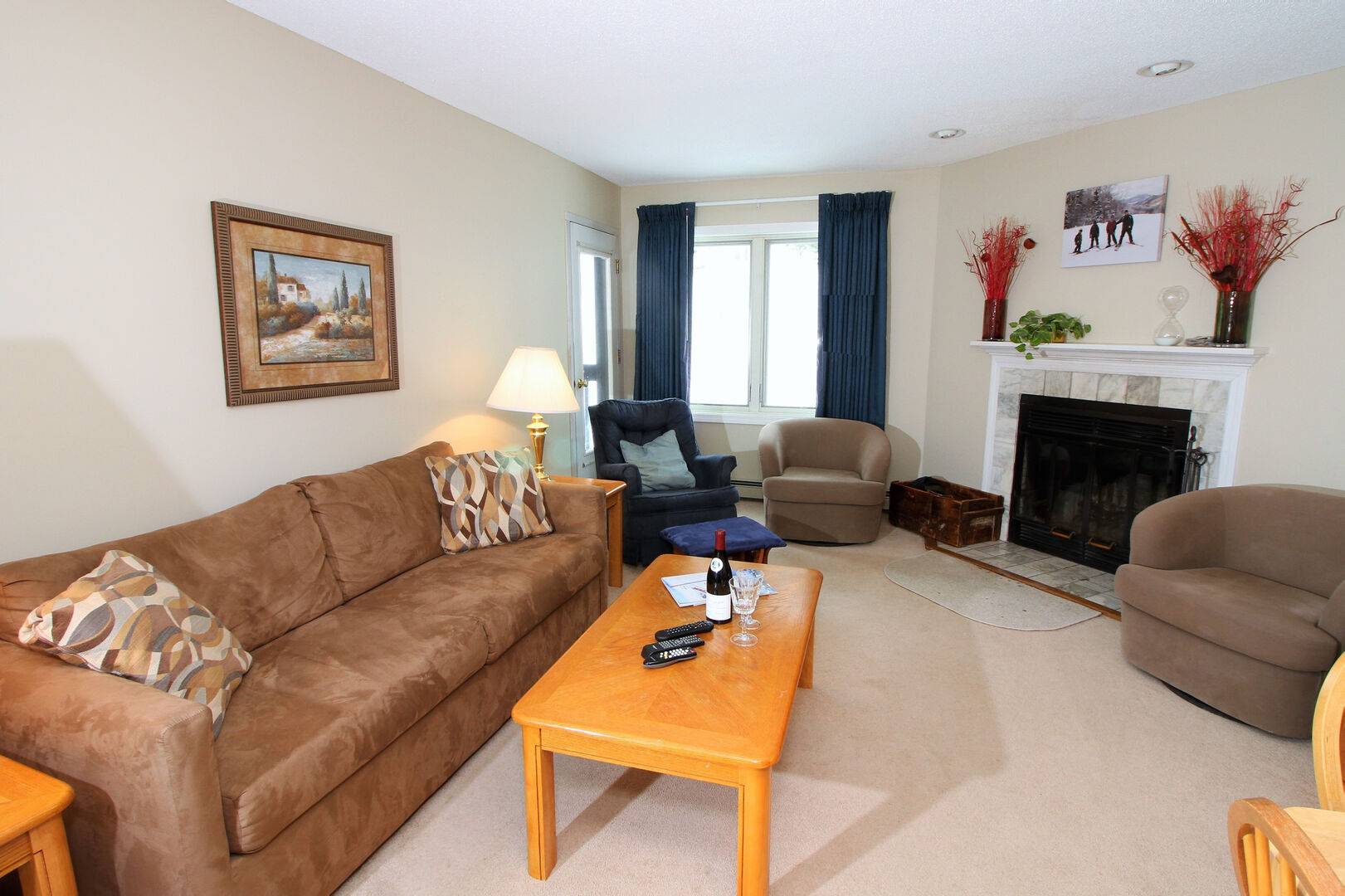 Bright and Comfortable Living Space