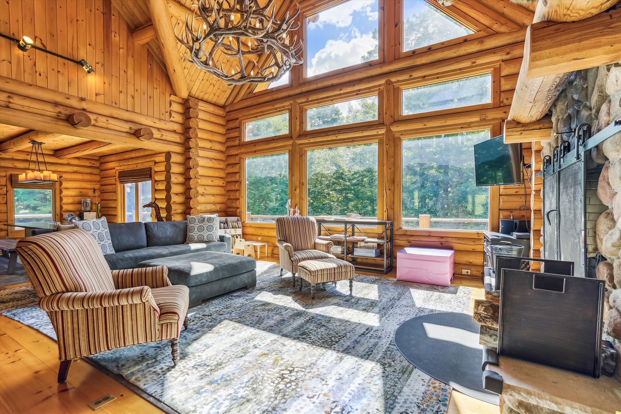 Ridgetop Chateau 2