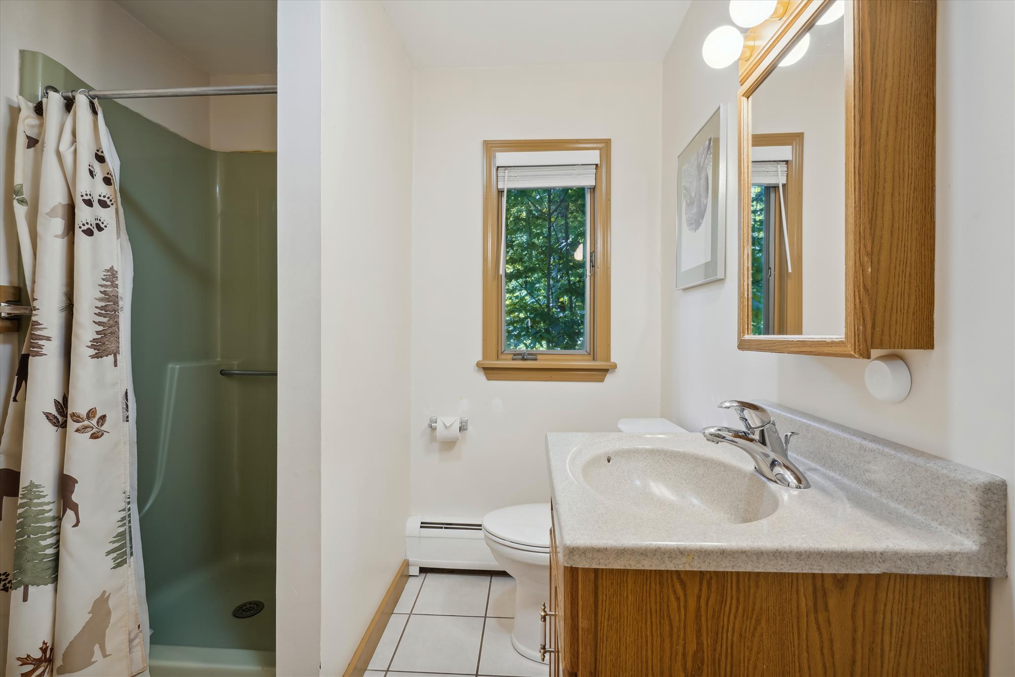 A Bright Full Bathroom