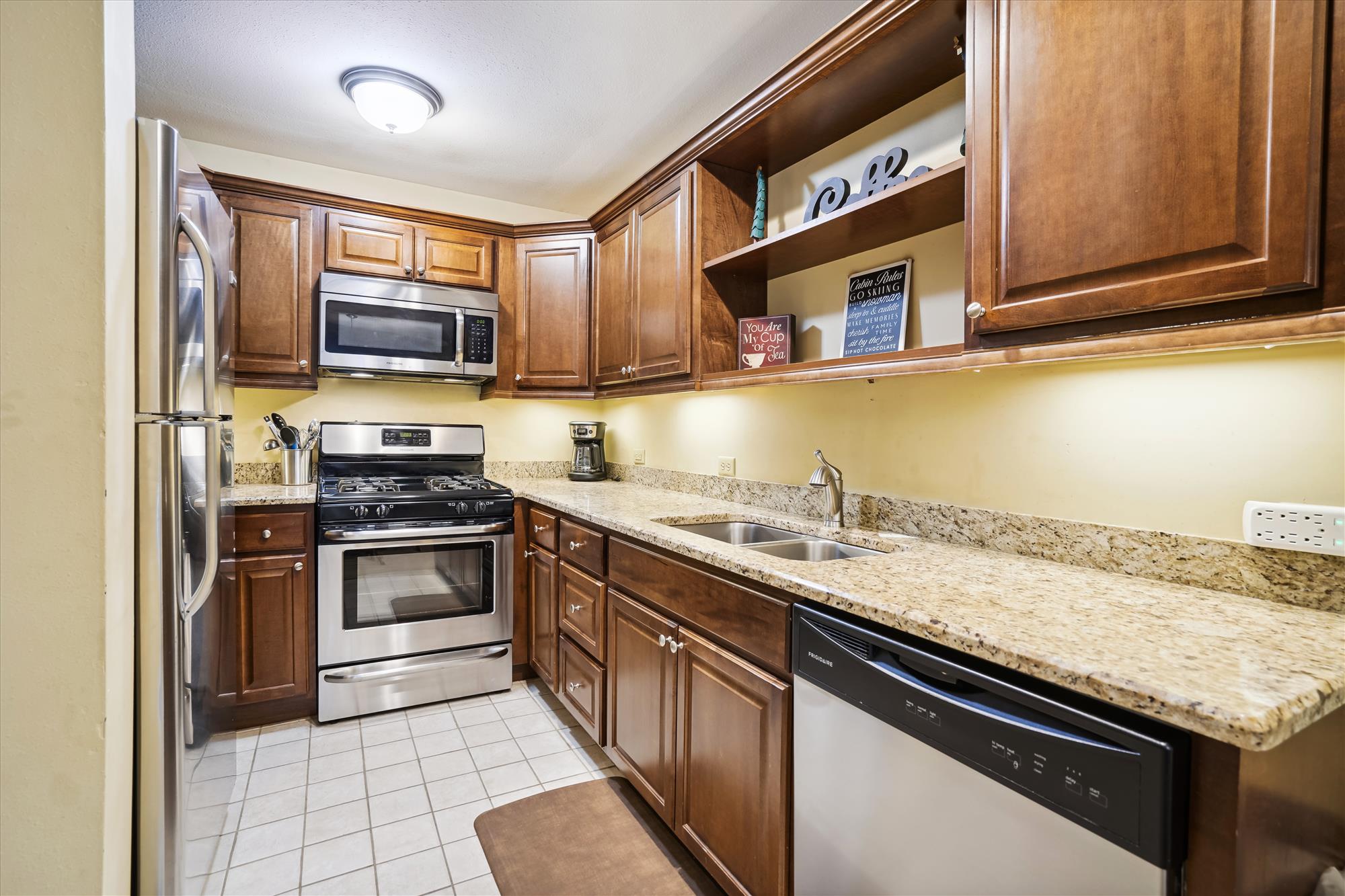Spacious Kitchen with Ample Counter Space