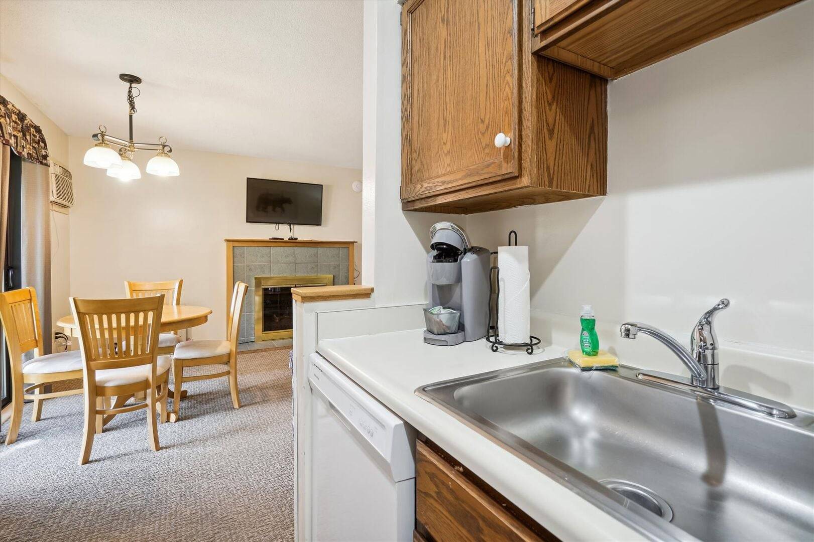 101 102 Cedarbrook Two bedroom Suite | Photo 9