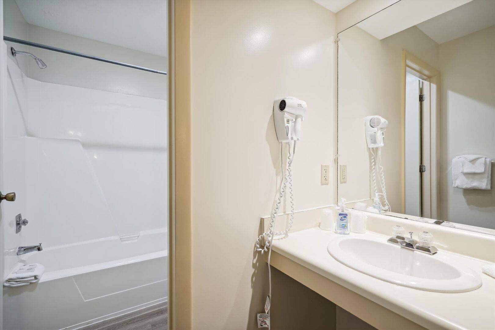 101 102 Cedarbrook Two bedroom Suite | Photo 25
