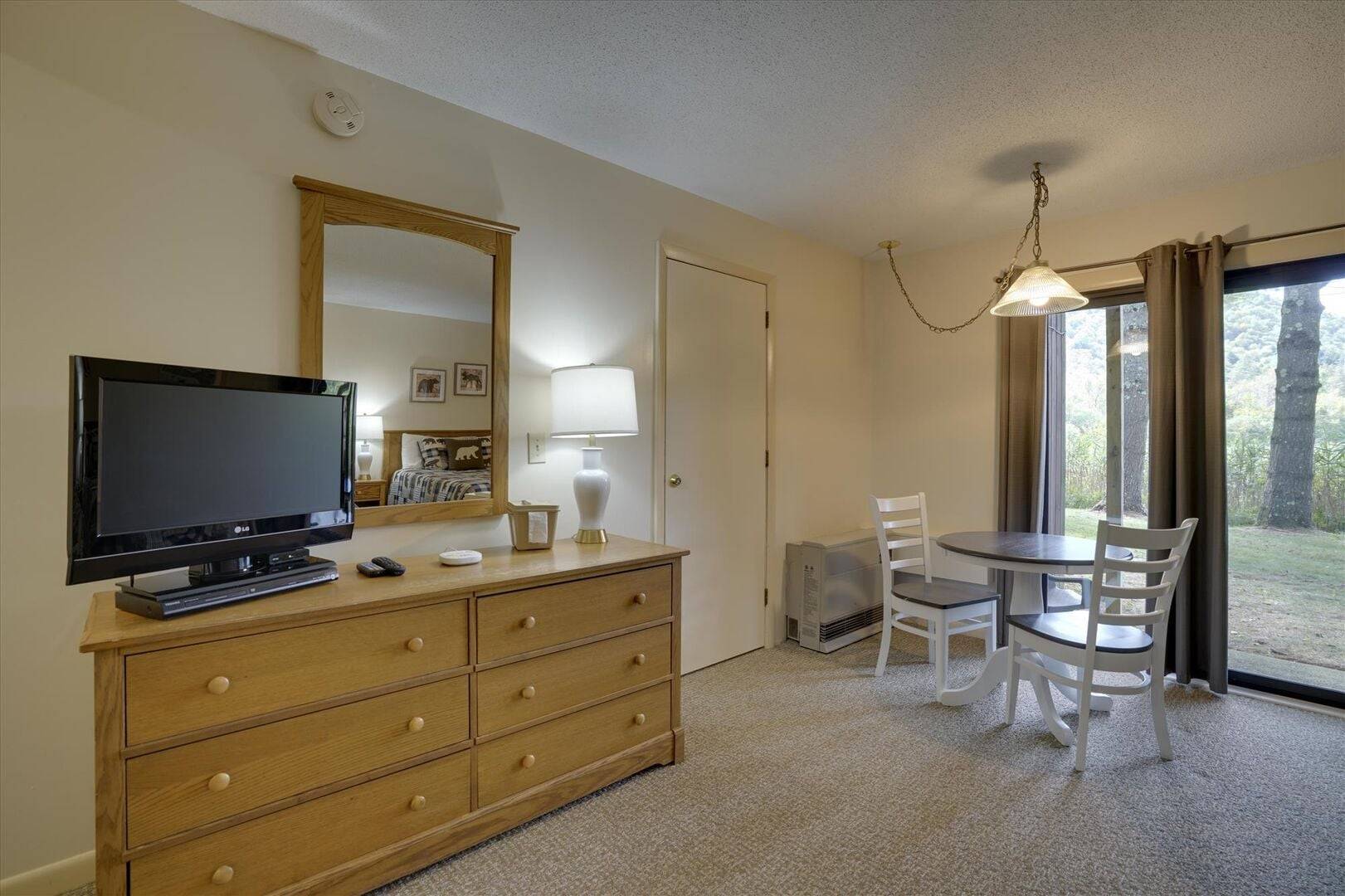 101 Cedarbrook Hotel Room 2