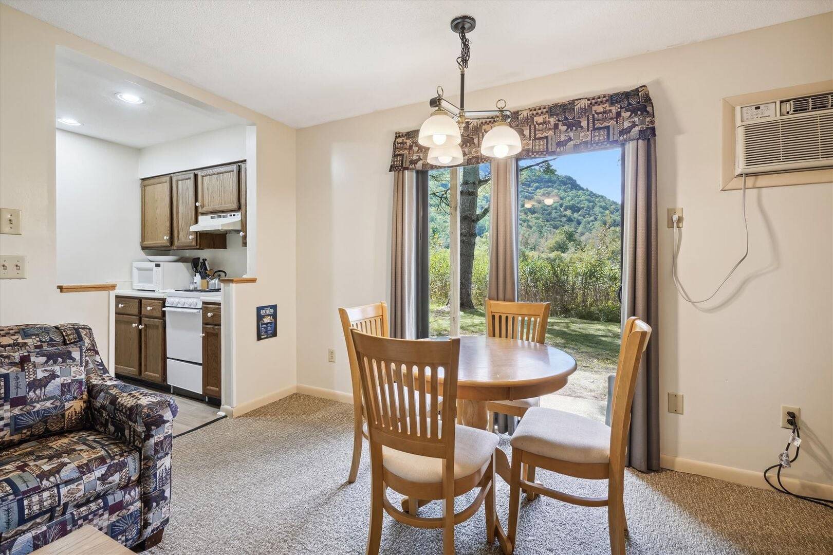 102 Cedarbrook One bedroom Queen Suite | Photo 3