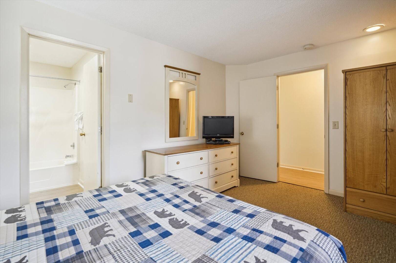 102 Cedarbrook One bedroom Queen Suite | Photo 11