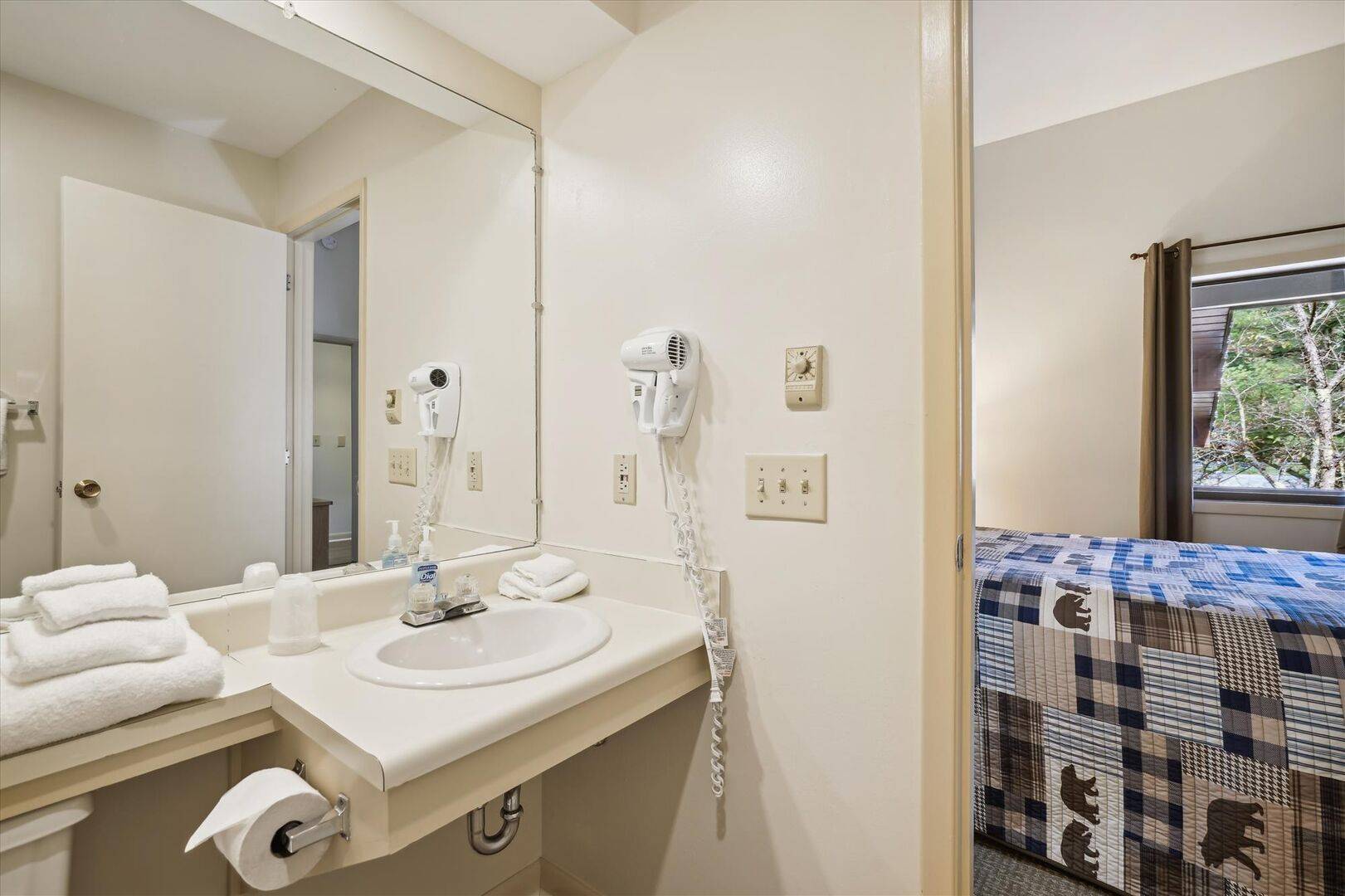 103 Cedarbrook One bedroom Queen Suite | Photo 13