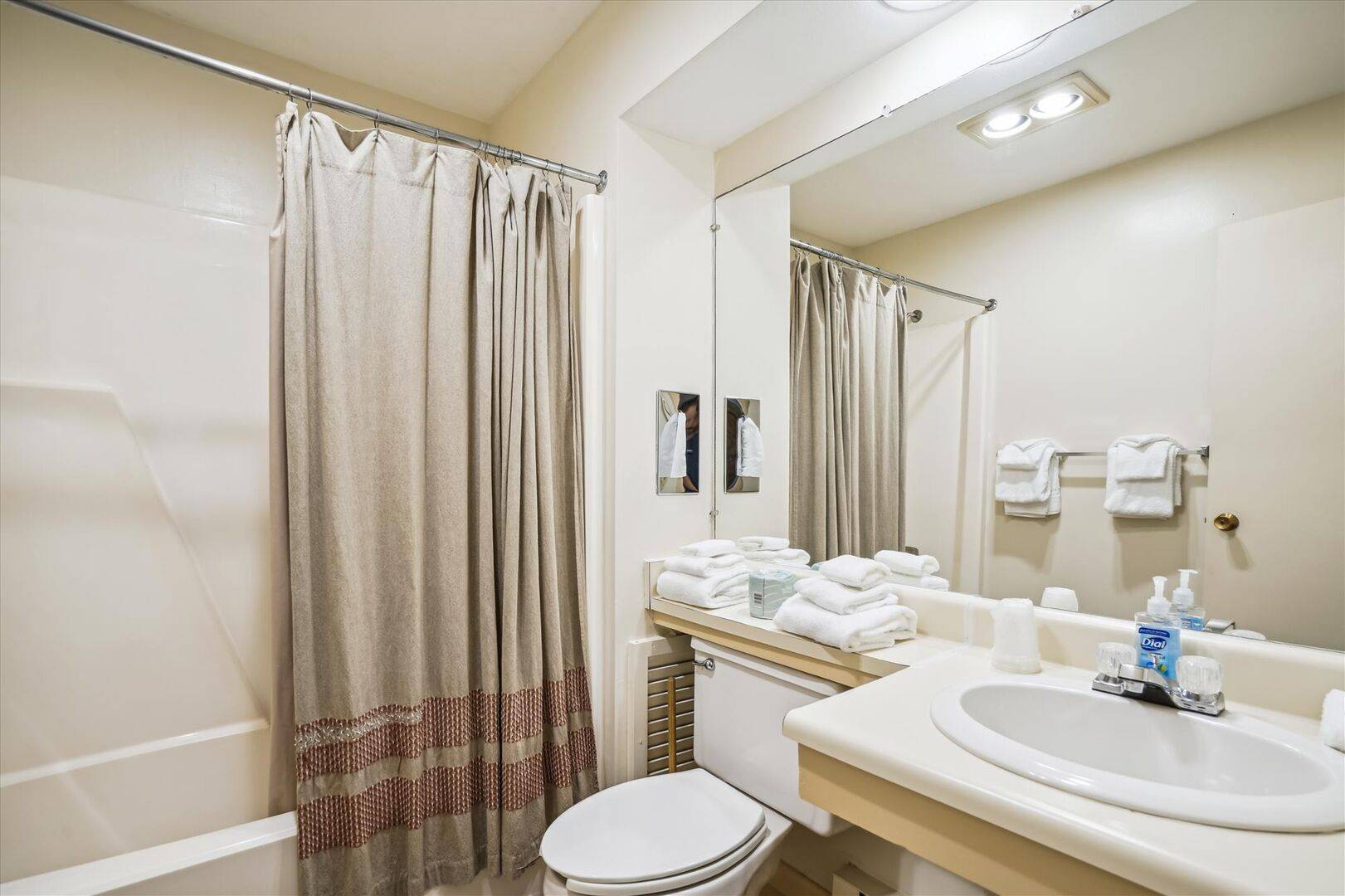 106 Cedarbrook One bedroom Queen Suite | Photo 15