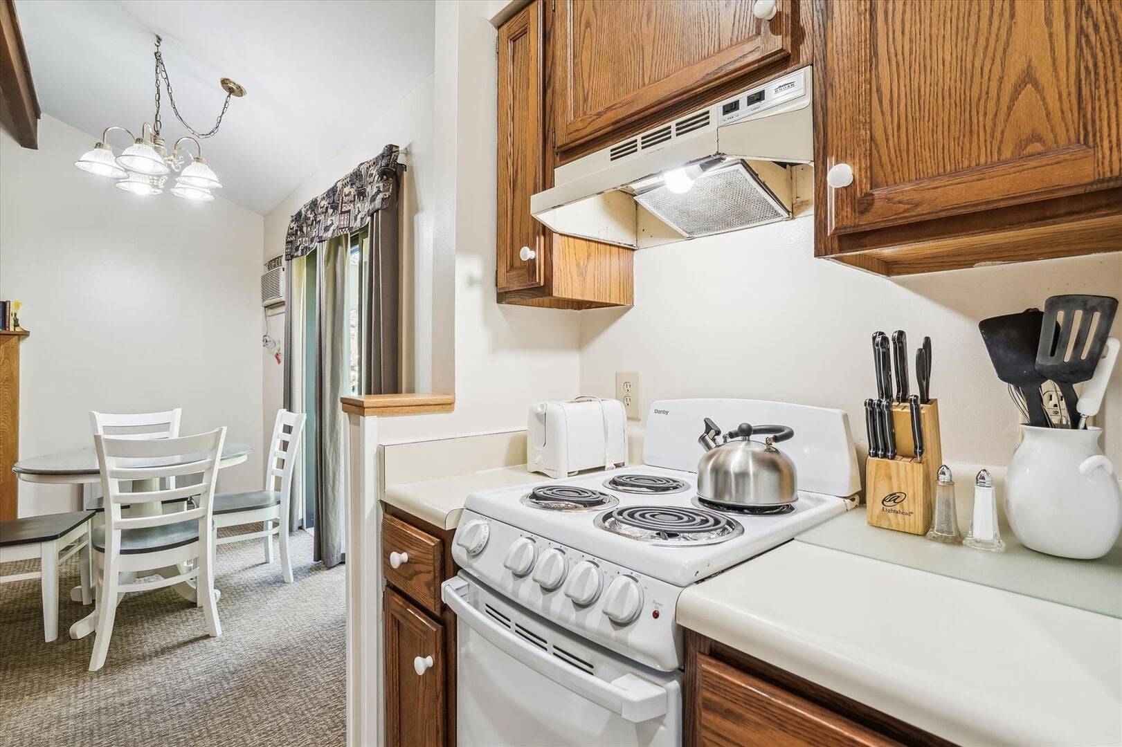 106 Cedarbrook One bedroom Queen Suite | Photo 8