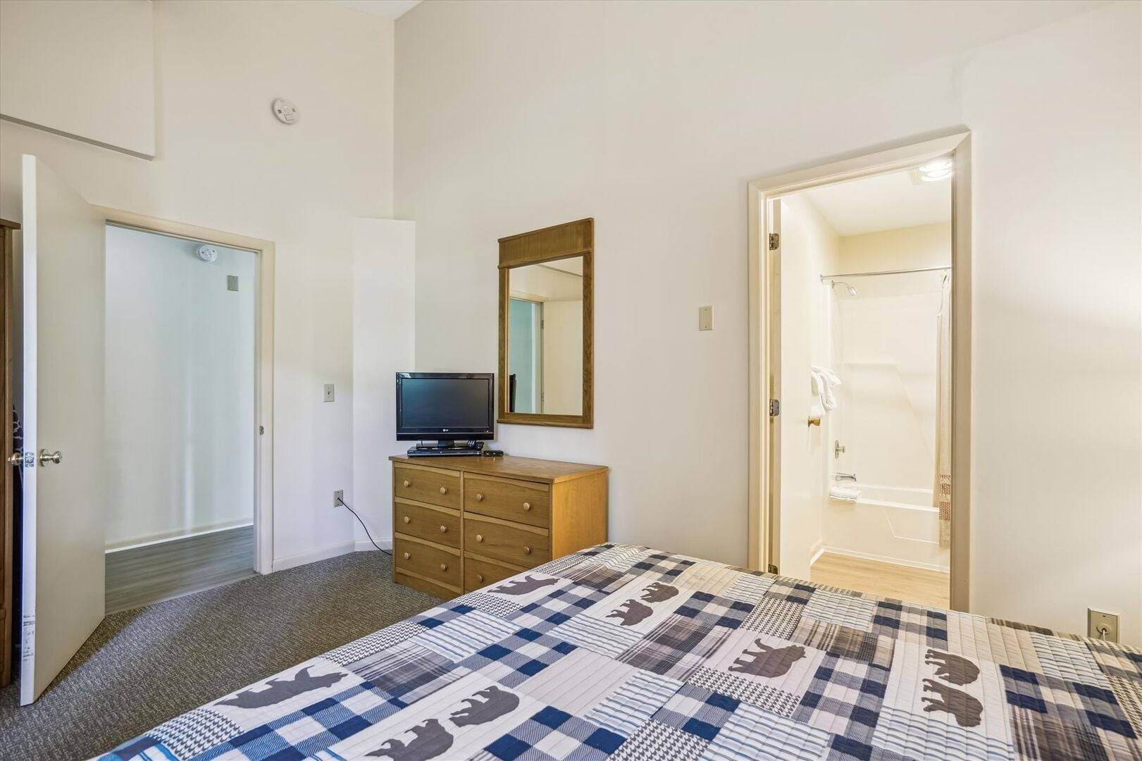 106 Cedarbrook One bedroom Queen Suite | Photo 12