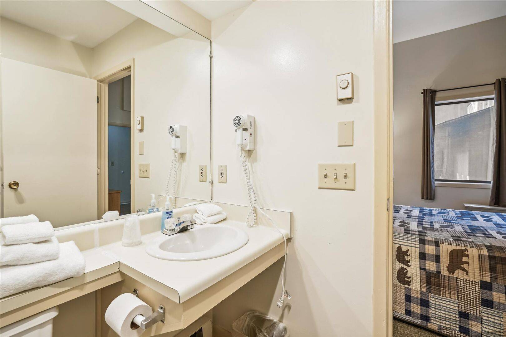106 Cedarbrook One bedroom Queen Suite | Photo 14