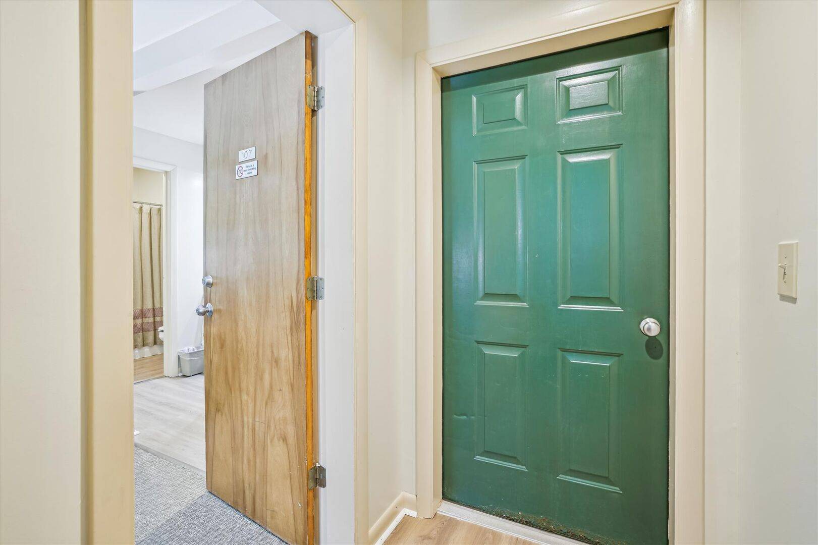 107 Cedarbrook Queen Studio 2