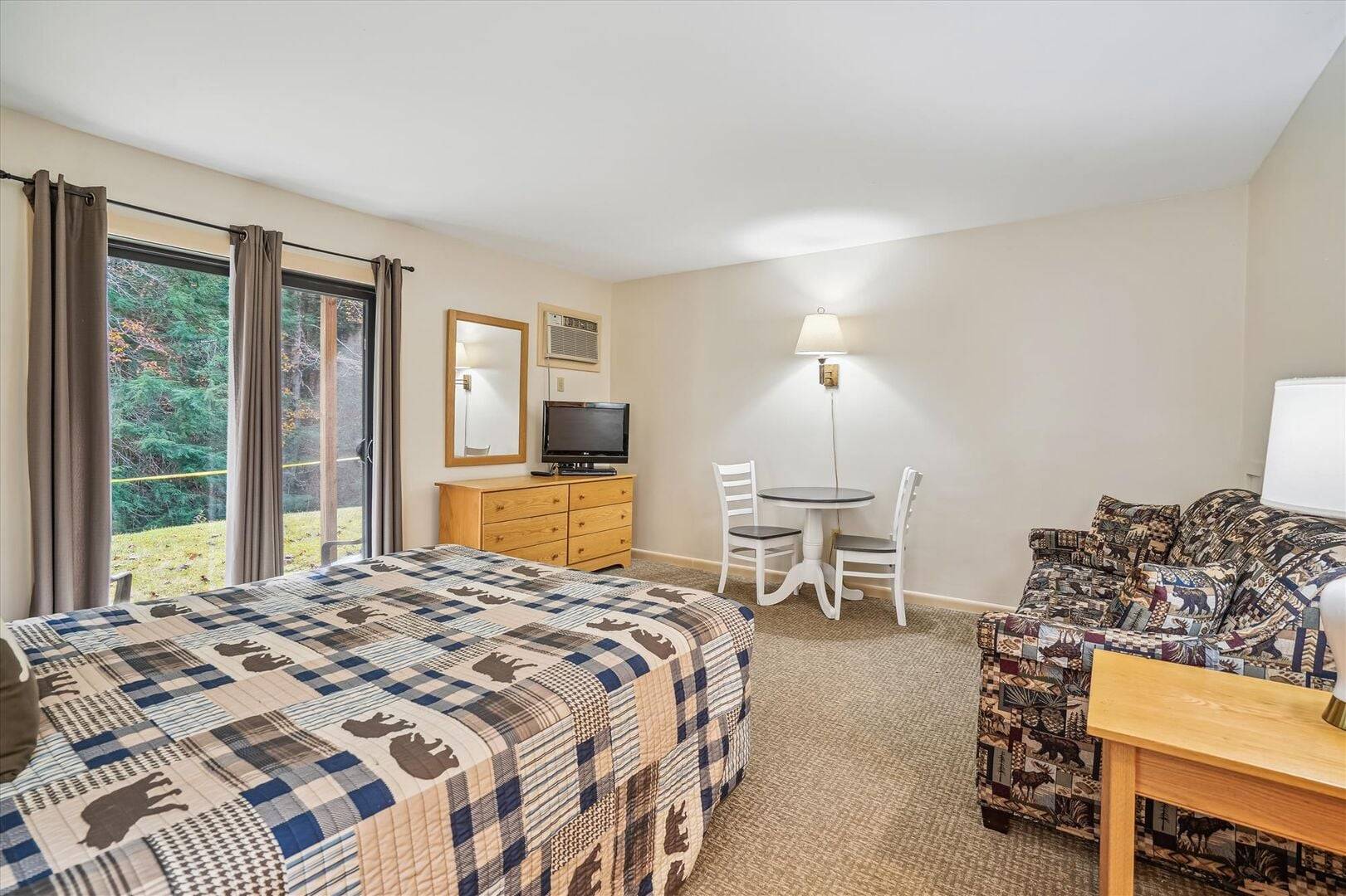 110 Cedarbrook Queen Studio | Photo 3