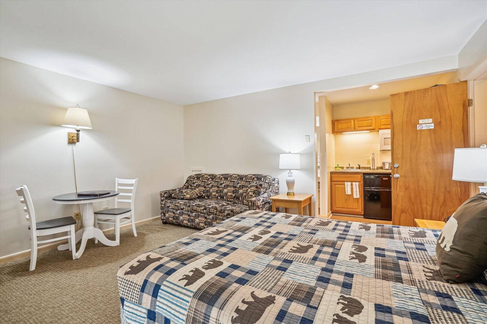 110 Cedarbrook Queen Studio | Photo 2