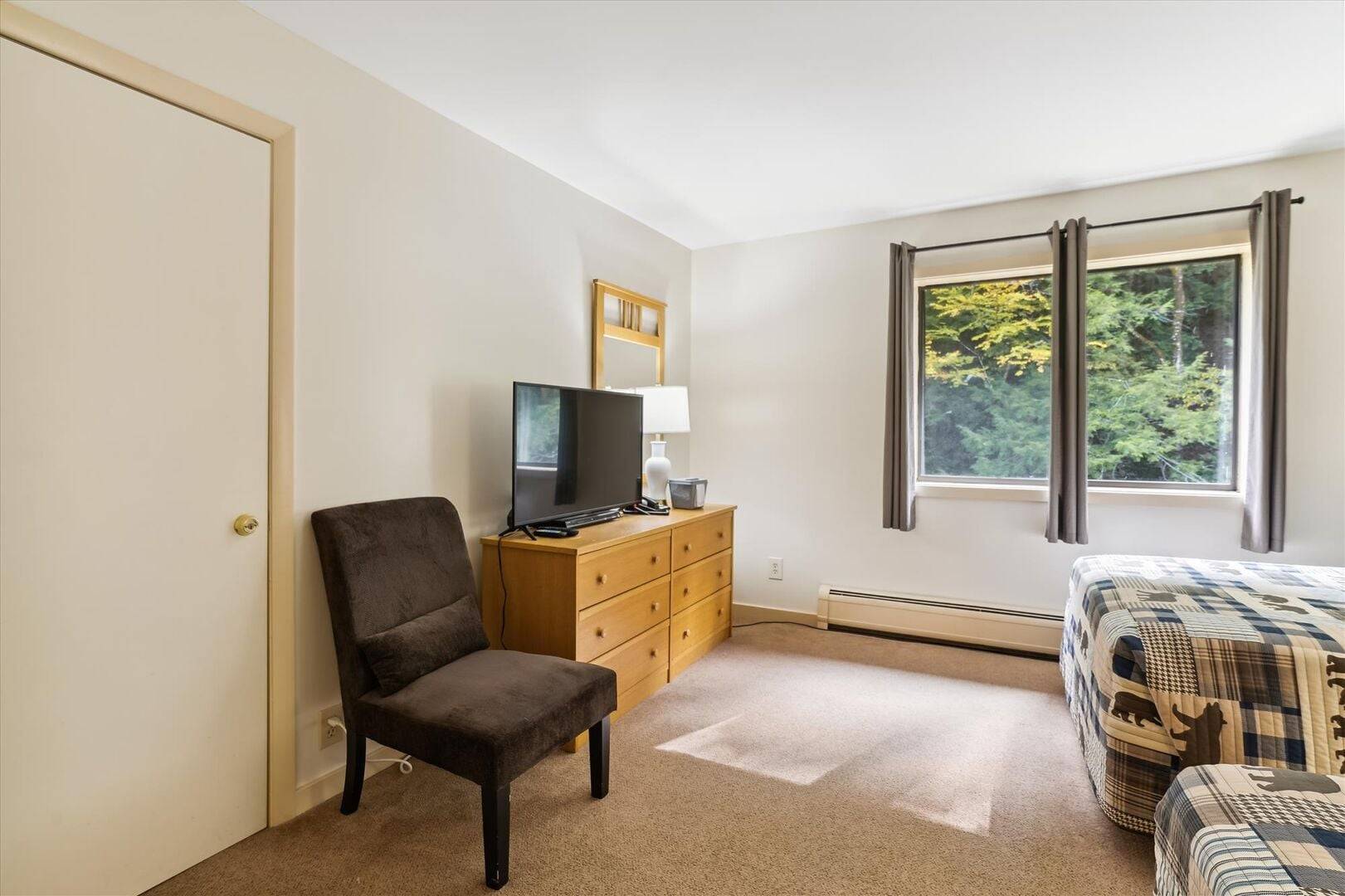 118 Cedarbrook Hotel Room 4