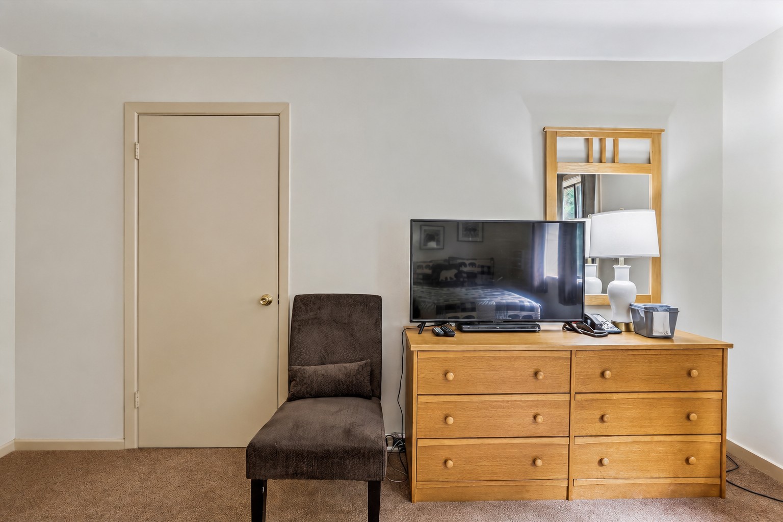 118 Cedarbrook Hotel Room 3