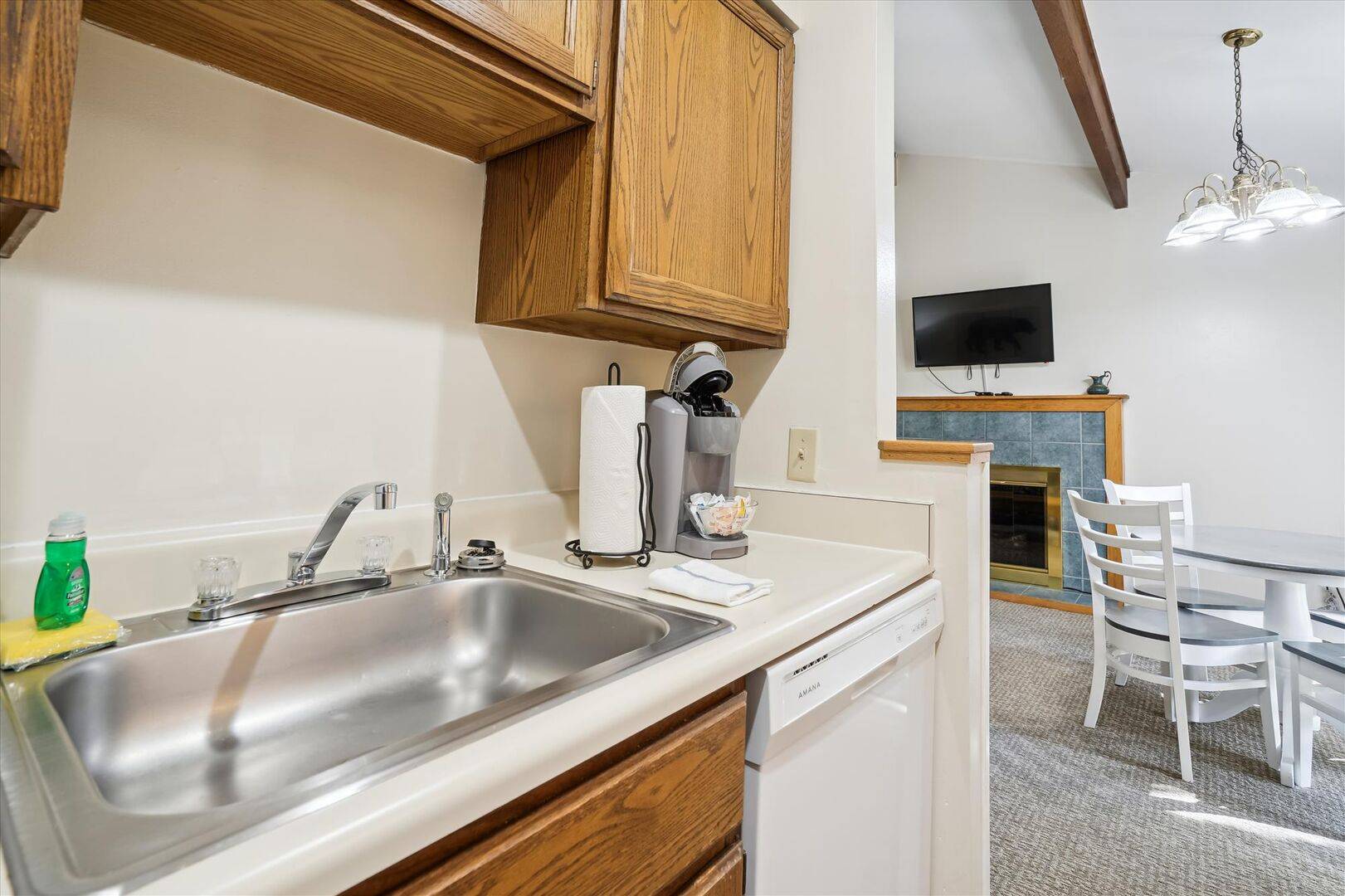 203 Cedarbrook One bedroom Queen Suite | Photo 8