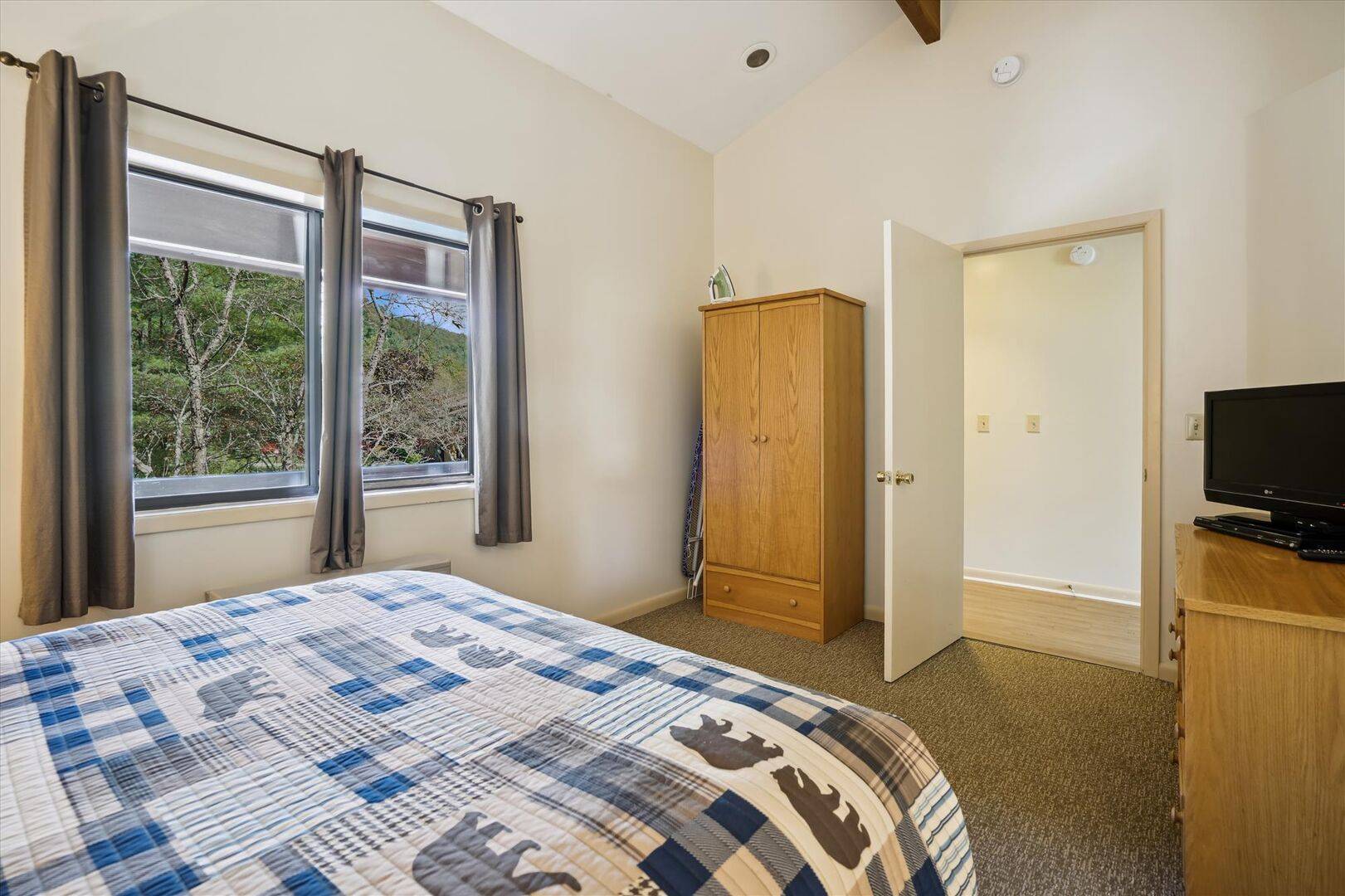 203 Cedarbrook One bedroom Queen Suite | Photo 12