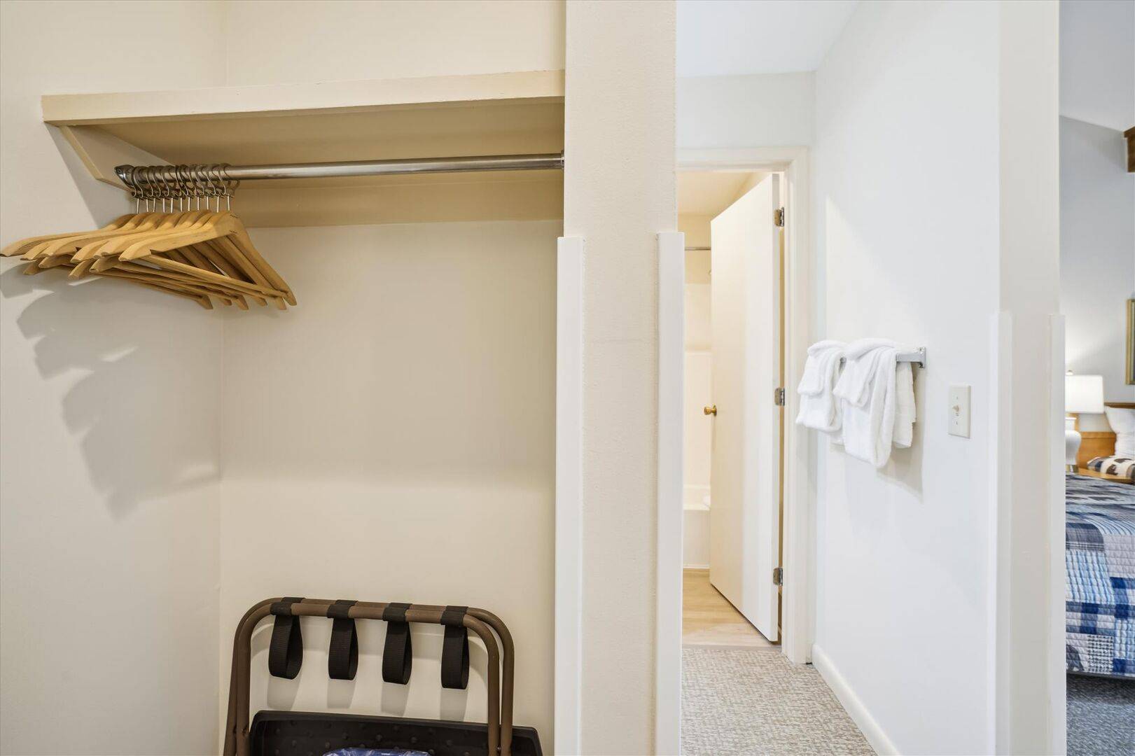 204 Cedarbrook Hotel Room | Photo 6
