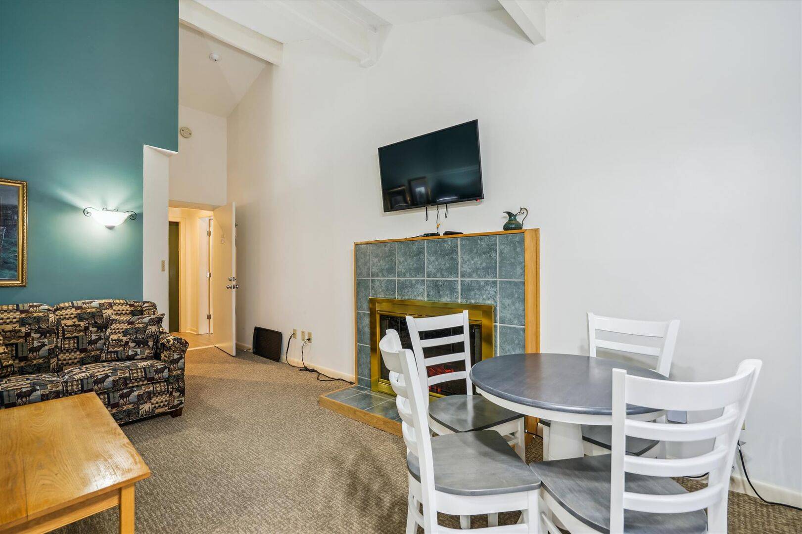 207 208 Cedarbrook Two bedroom Suite 4