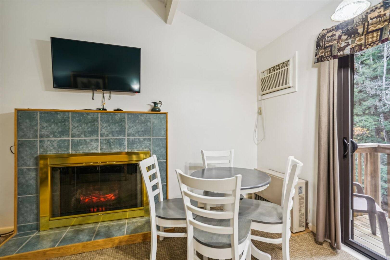 208 Cedarbrook One bedroom Queen Suite
