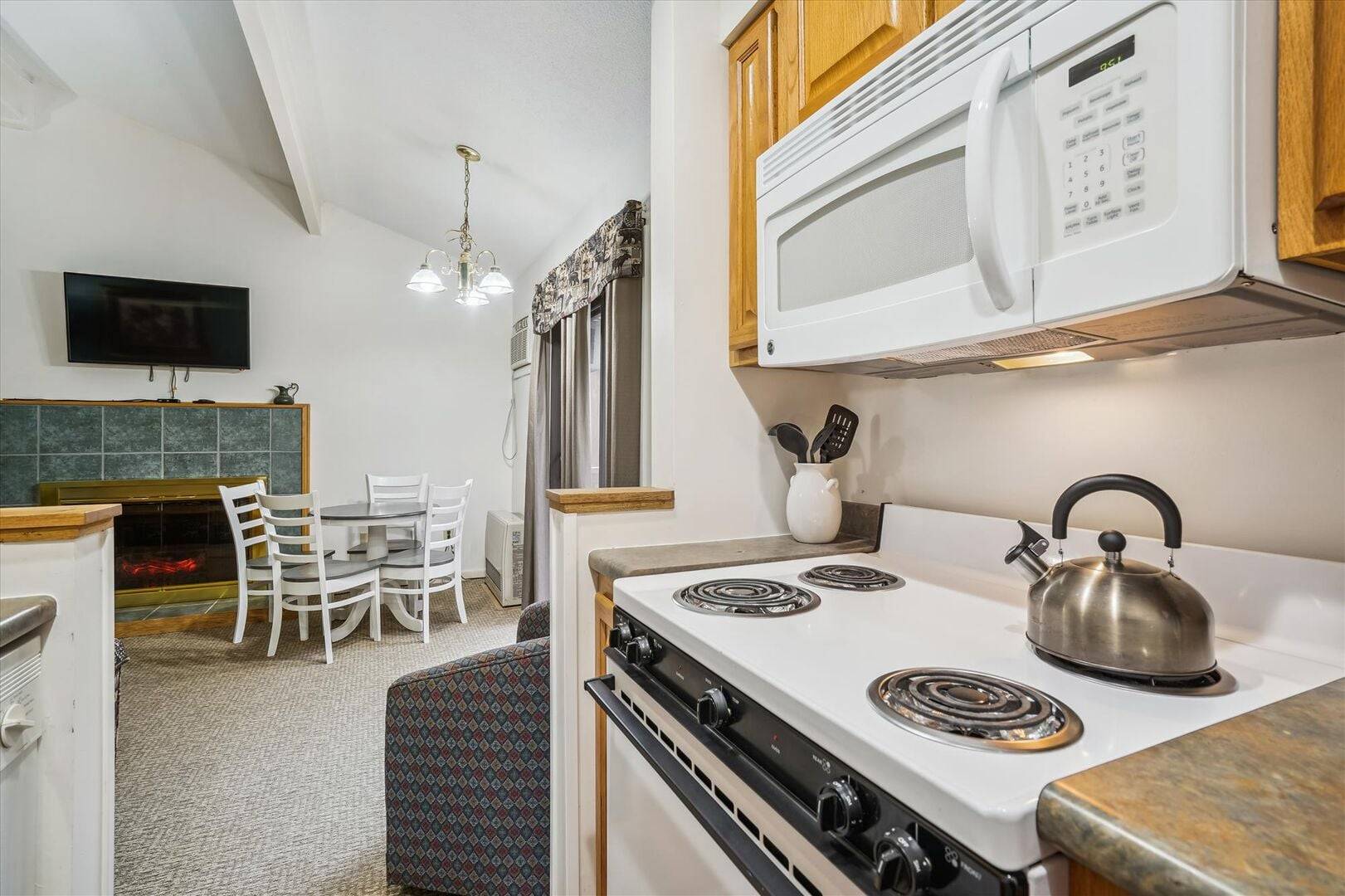 209 210 Cedarbrook Two bedroom Suite | Photo 7