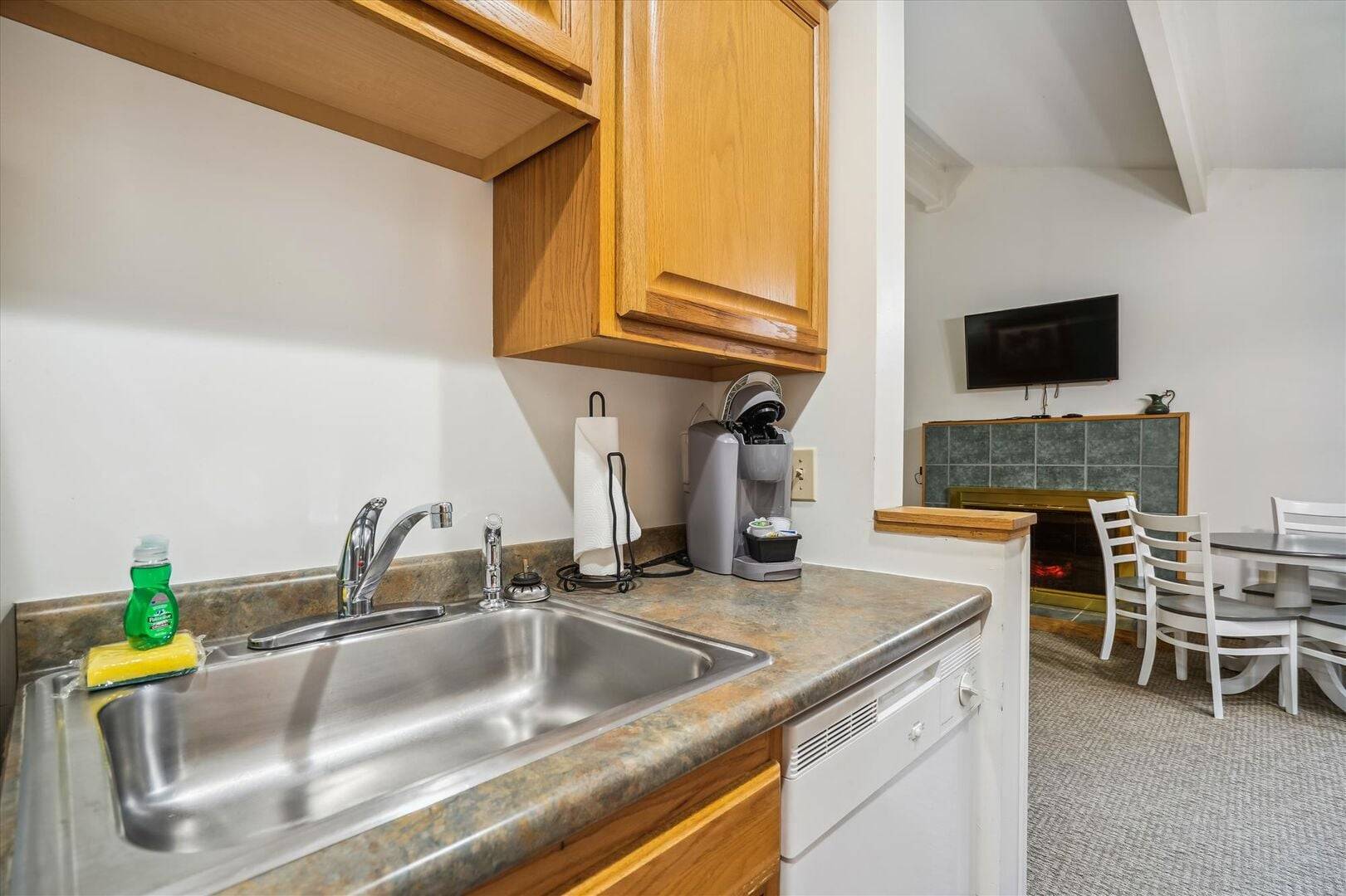 209 210 Cedarbrook Two bedroom Suite | Photo 9