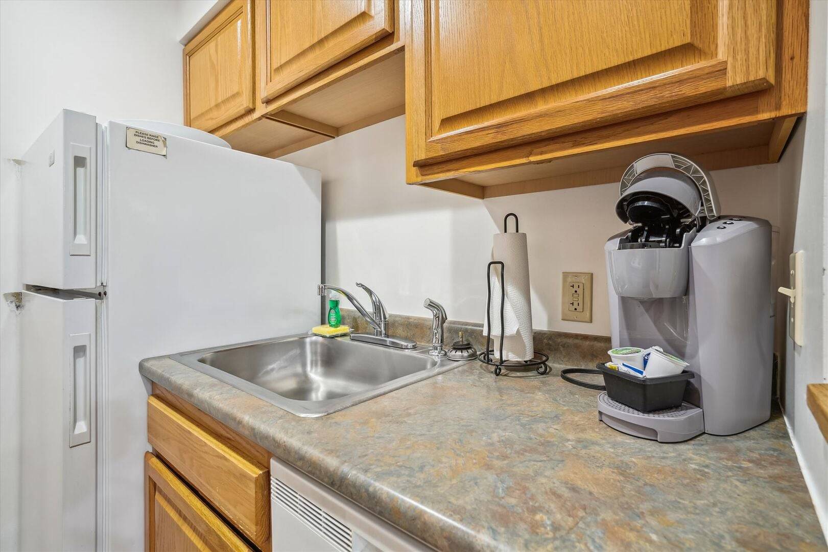 209 210 Cedarbrook Two bedroom Suite | Photo 8