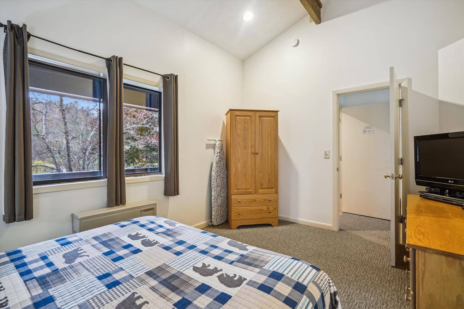 209 210 Cedarbrook Two bedroom Suite | Photo 13