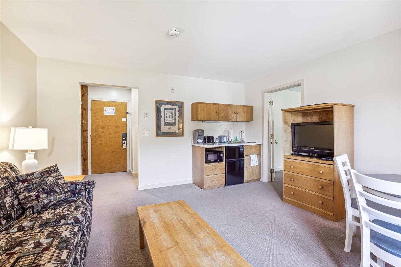 215 217 Cedarbrook Junior Suite | Photo 11