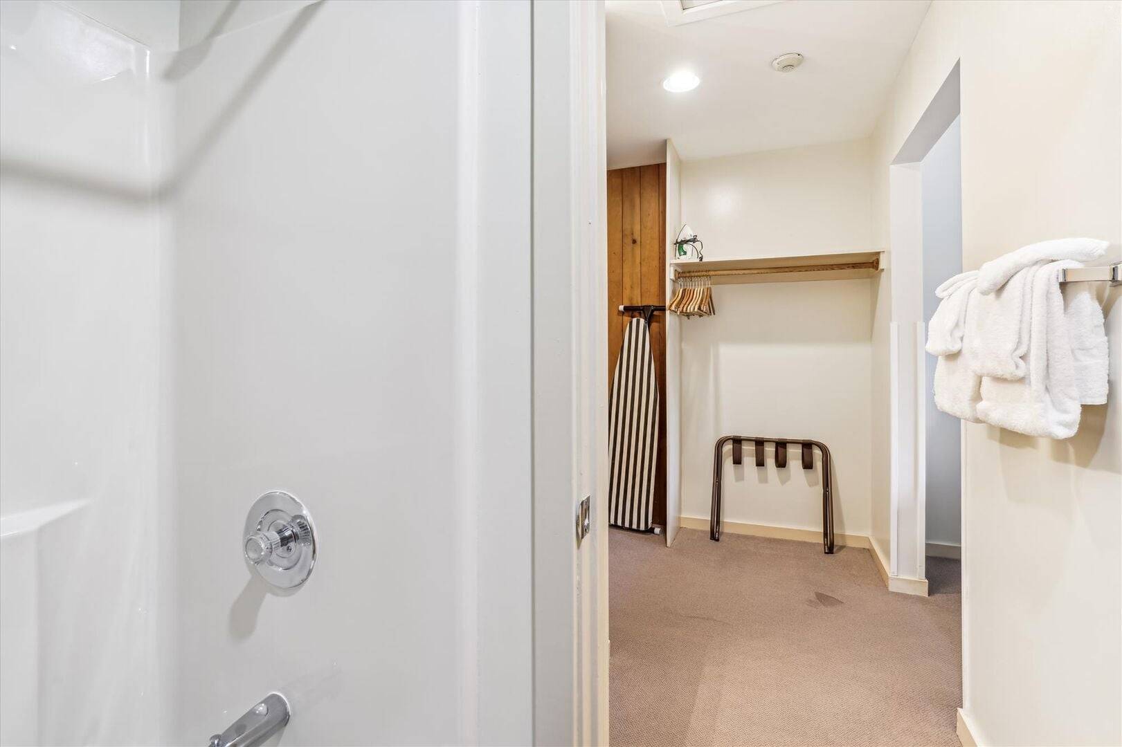 215 217 Cedarbrook Junior Suite | Photo 7