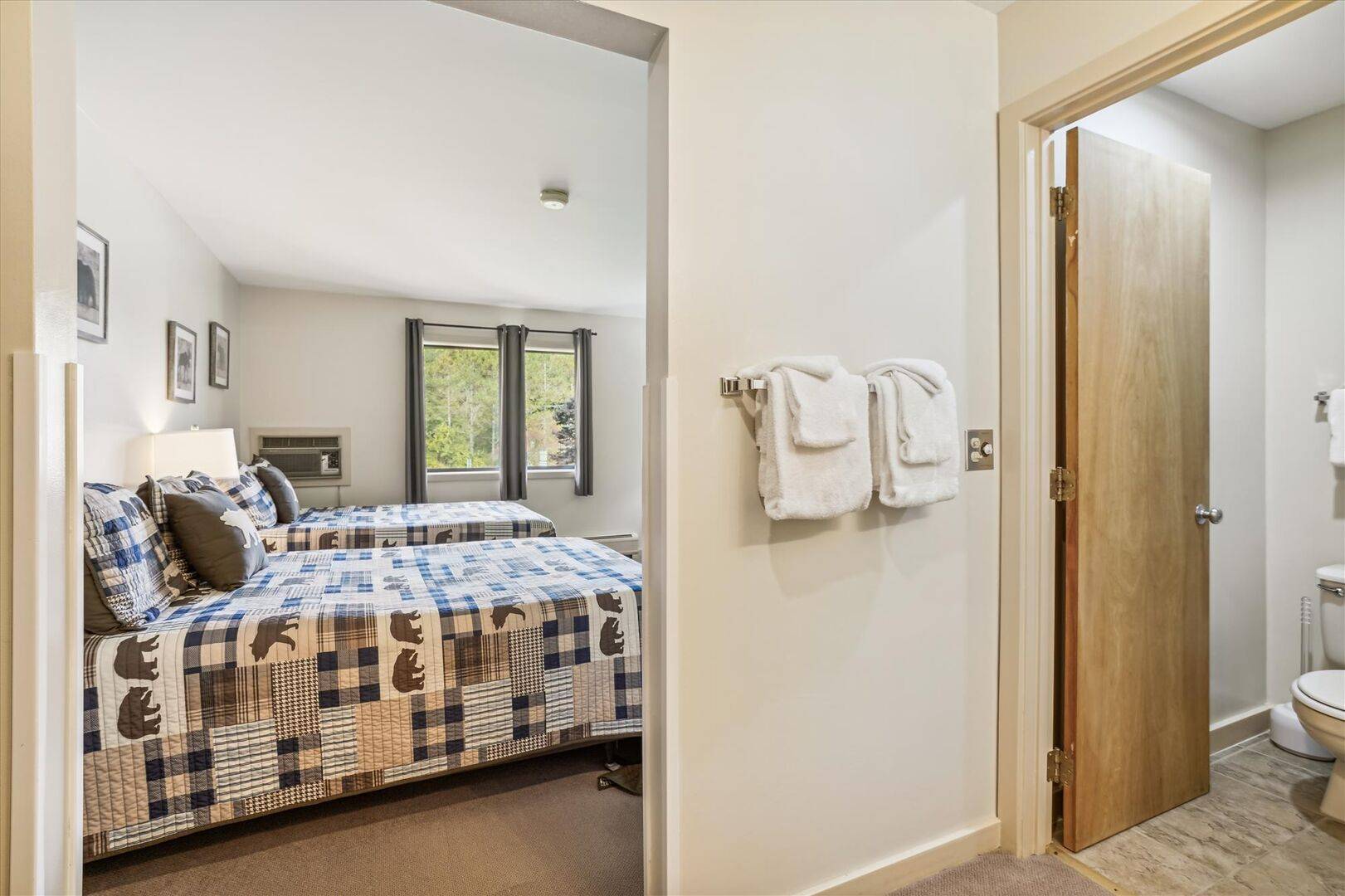 215 217 Cedarbrook Junior Suite | Photo 5