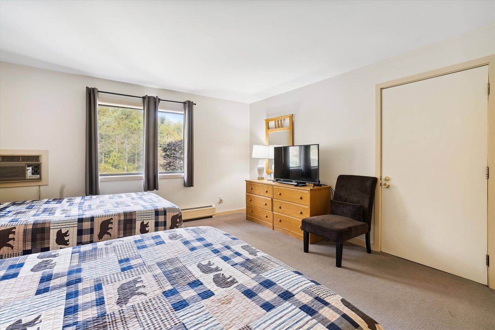 217 Cedarbrook Hotel Room 4