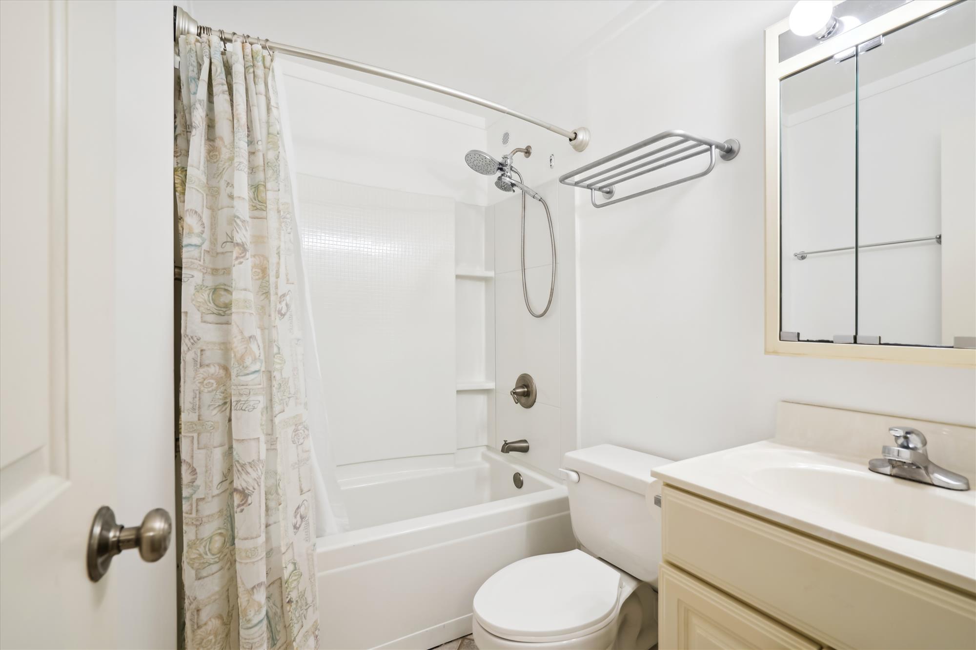 Clean and Functional Bath