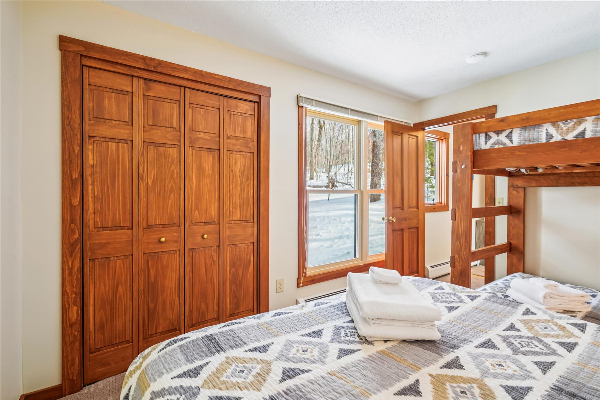 Bedroom with Queen and Bunks