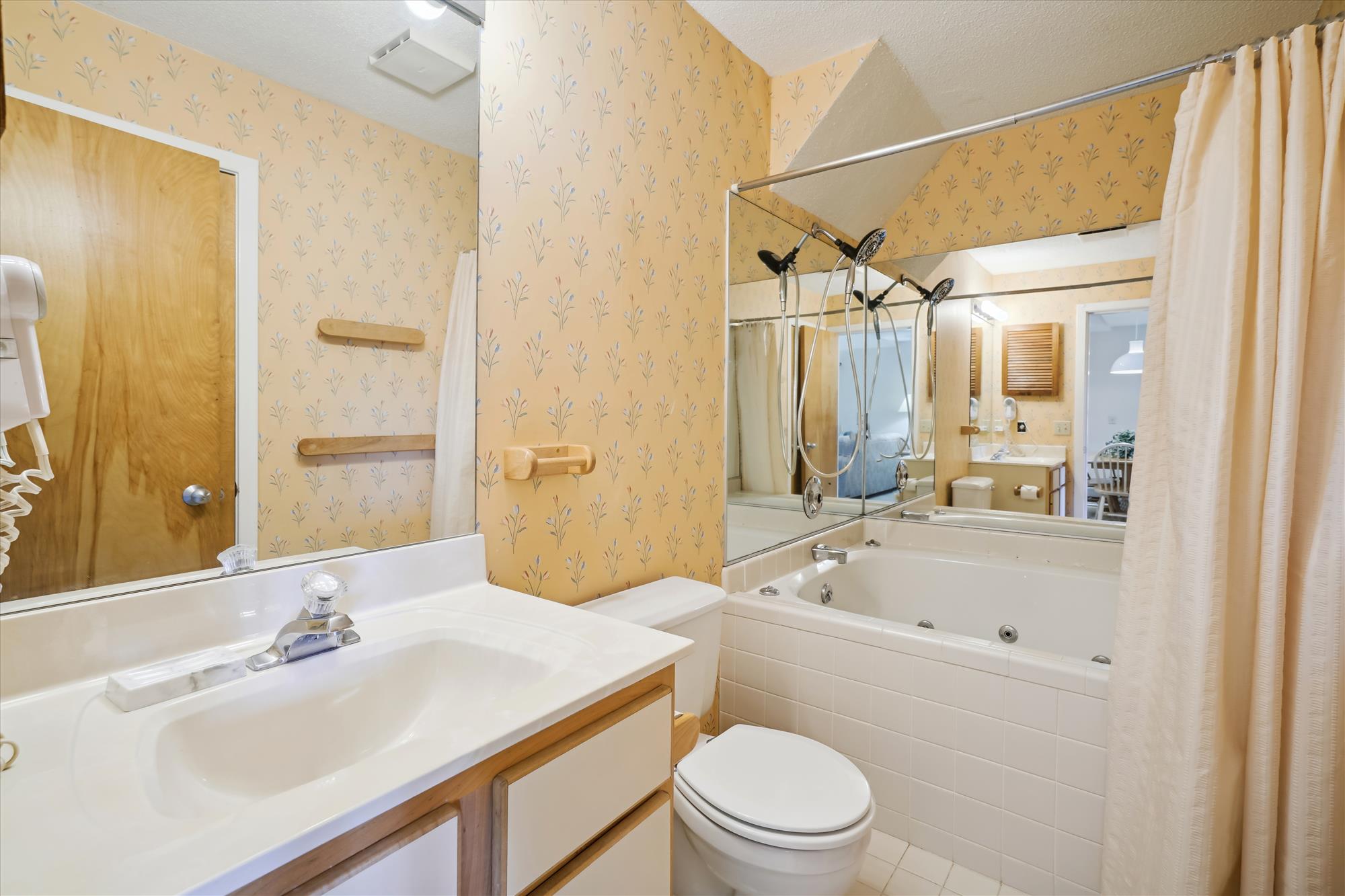 Full Bathroom - Soak or Shower