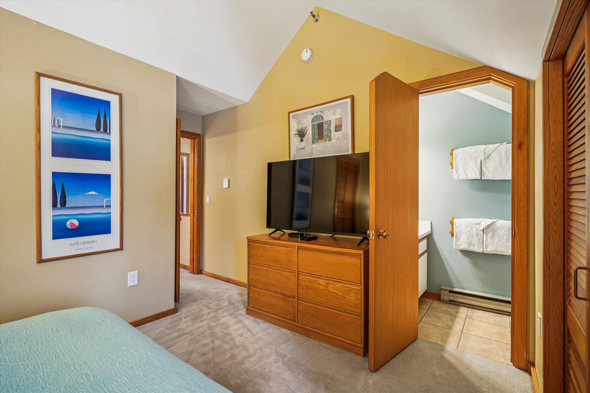 Queen Bedroom with Ensuite Bathroom Access