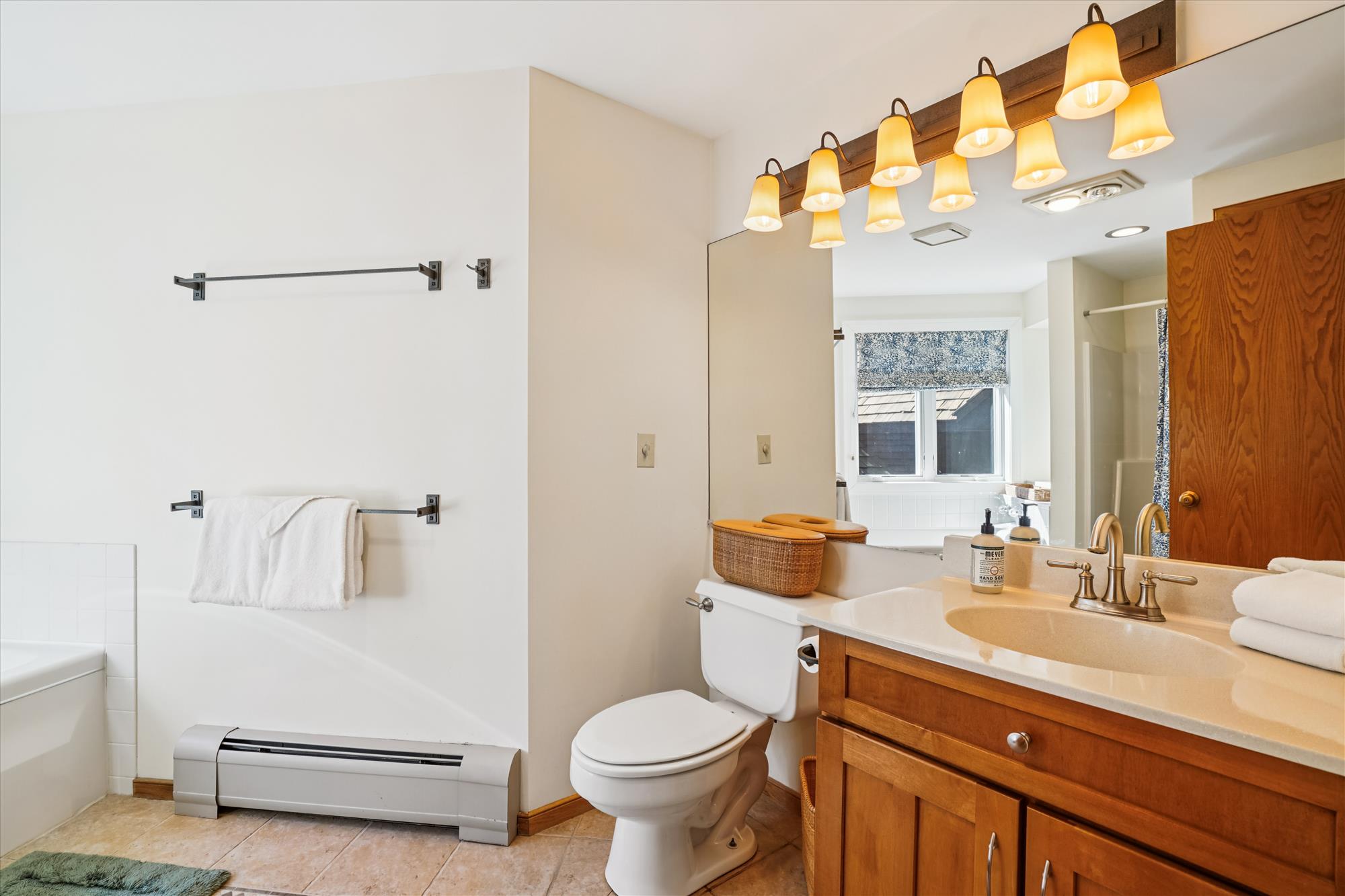 Full Bathroom with Vanity