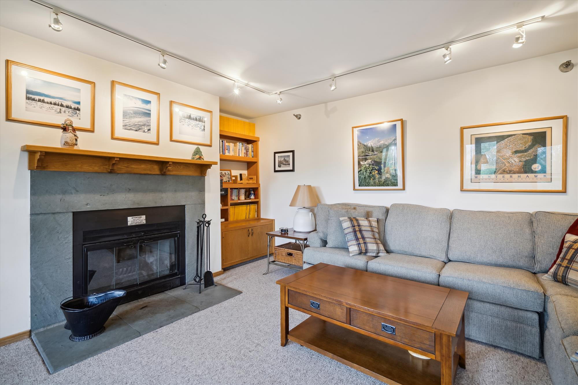 Wood burning fire place/living room