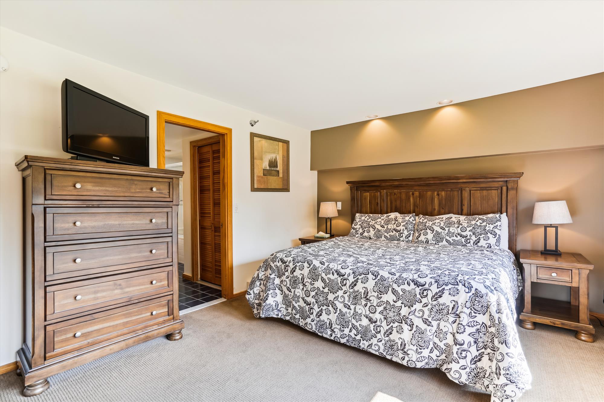 King Bedroom with Ensuite Bath