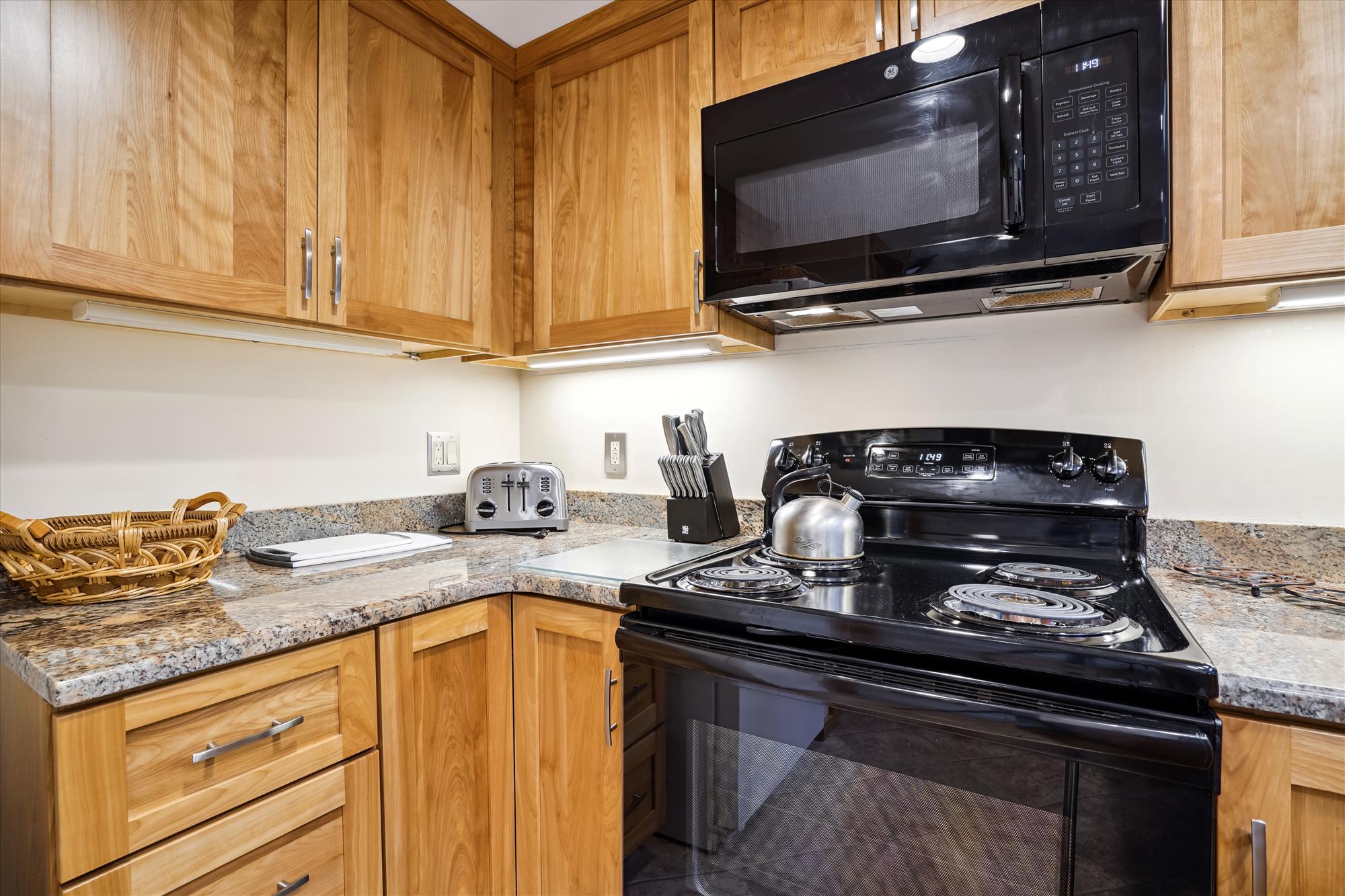 Updated Kitchen with Full Appliances